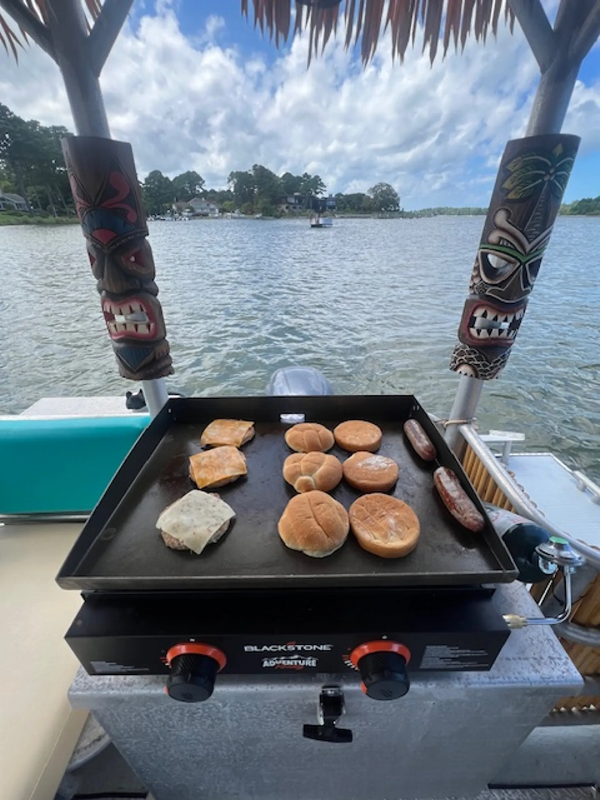 Comfortable Tiki boat!! FREE gas! BYOB 🎊🎉 1-6 passengers 