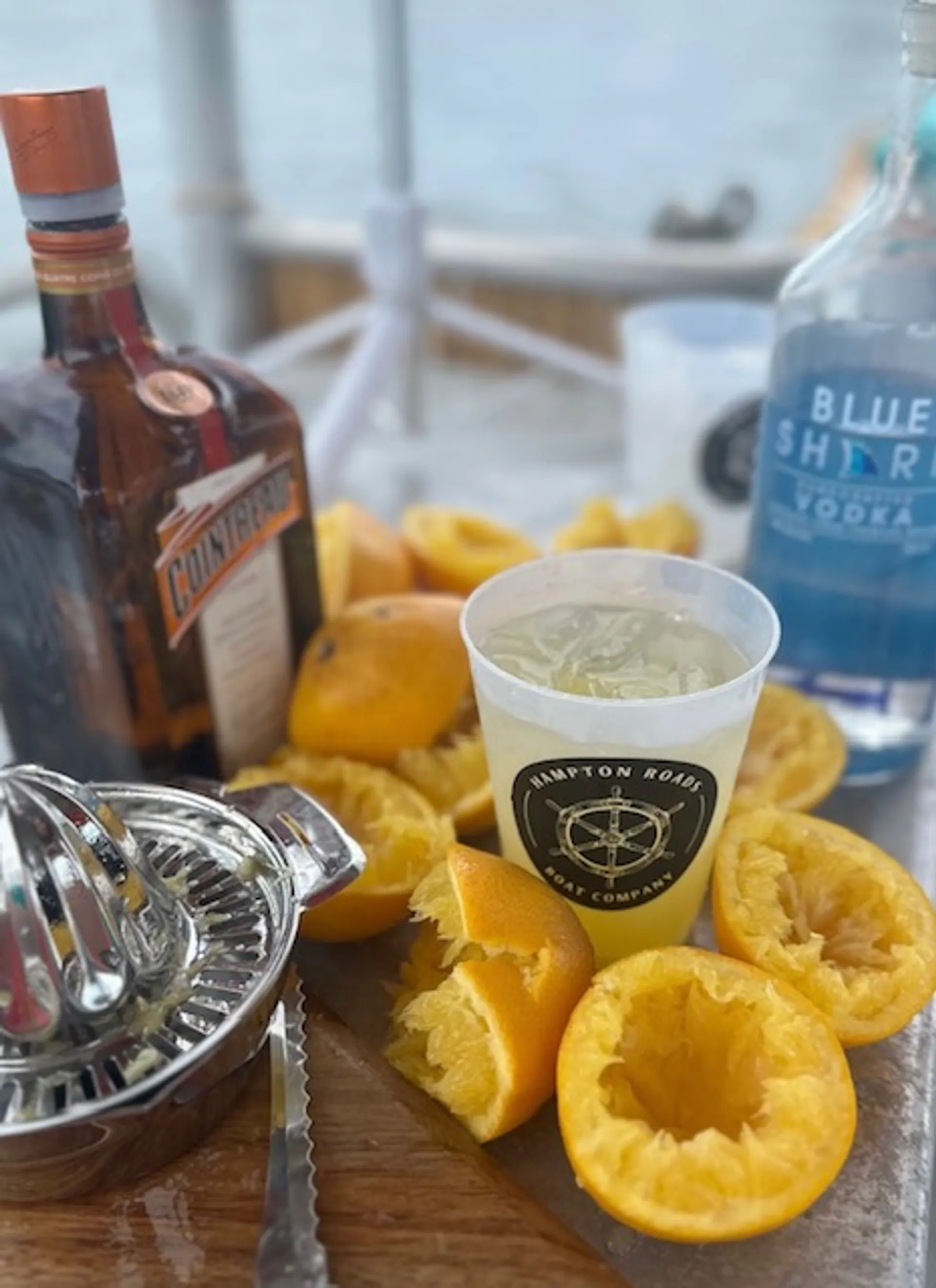 Comfortable Tiki boat!! FREE gas! BYOB 🎊🎉 1-6 passengers 