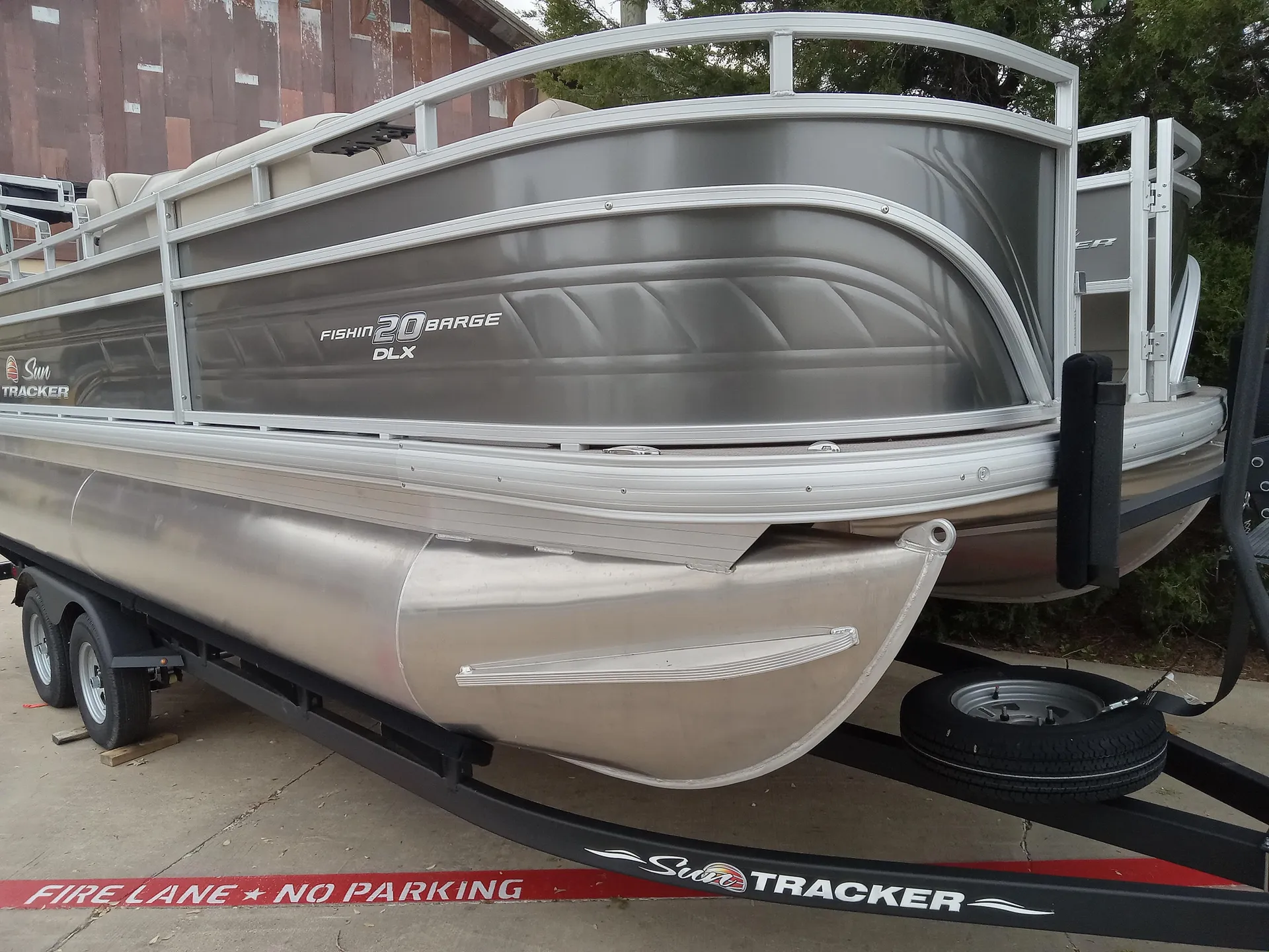 La Reina Imelda Party Barge Fits 10, Free Delivery, Unforgettable Fun