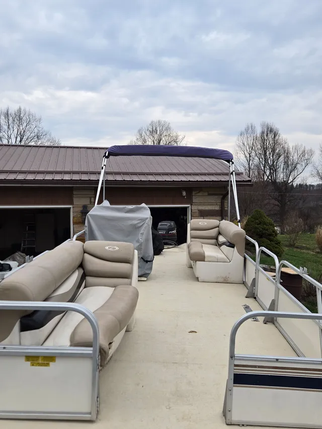 Rent a Starcraft Marine pontoon in Sutton, WV near me