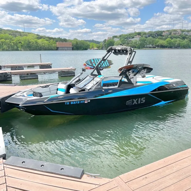 Rent a AXIS ski and wakeboard in Austin, TX near me
