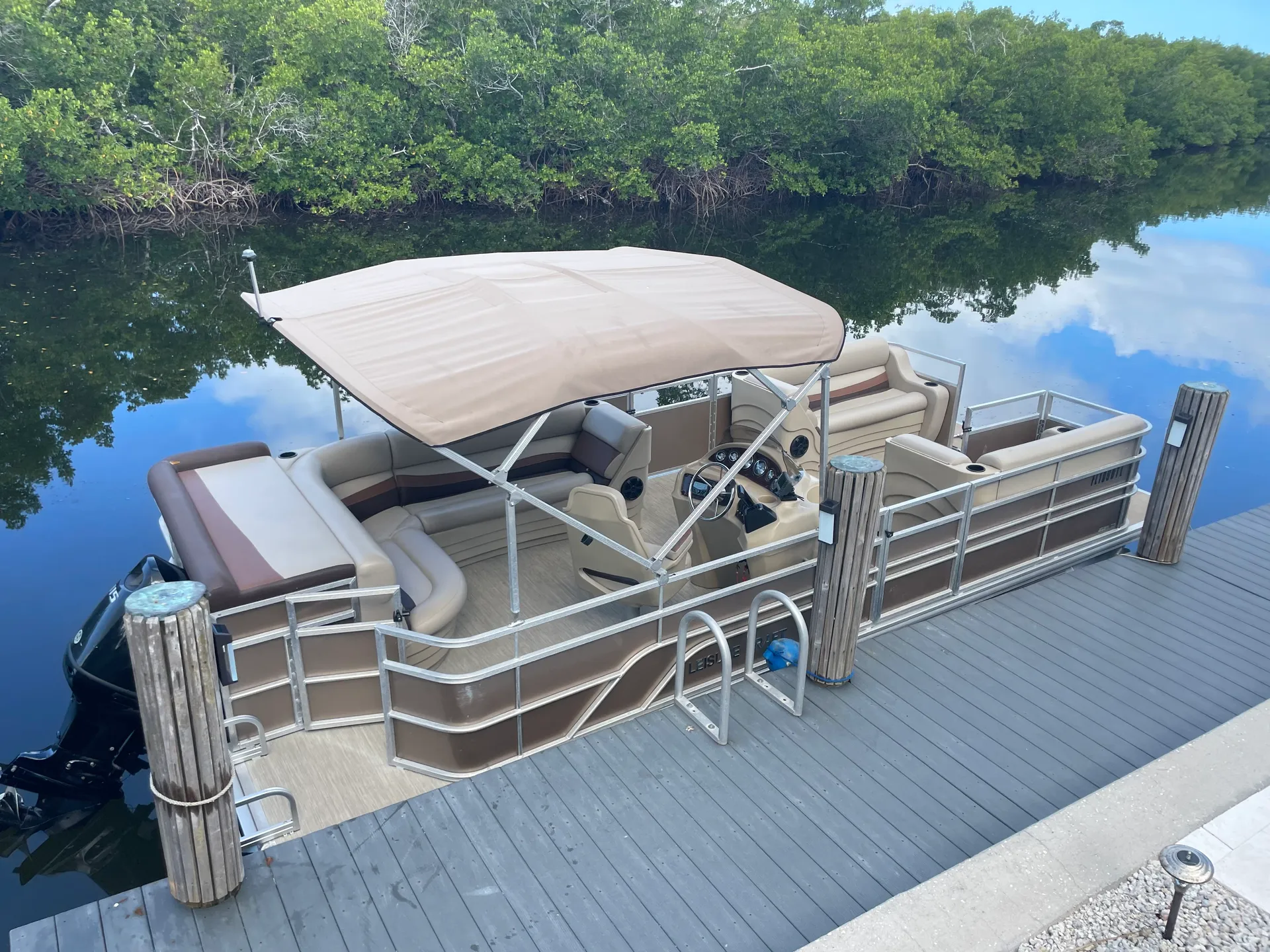 22’ Pontoon – Bluetooth Stereo - Easy to Drive 