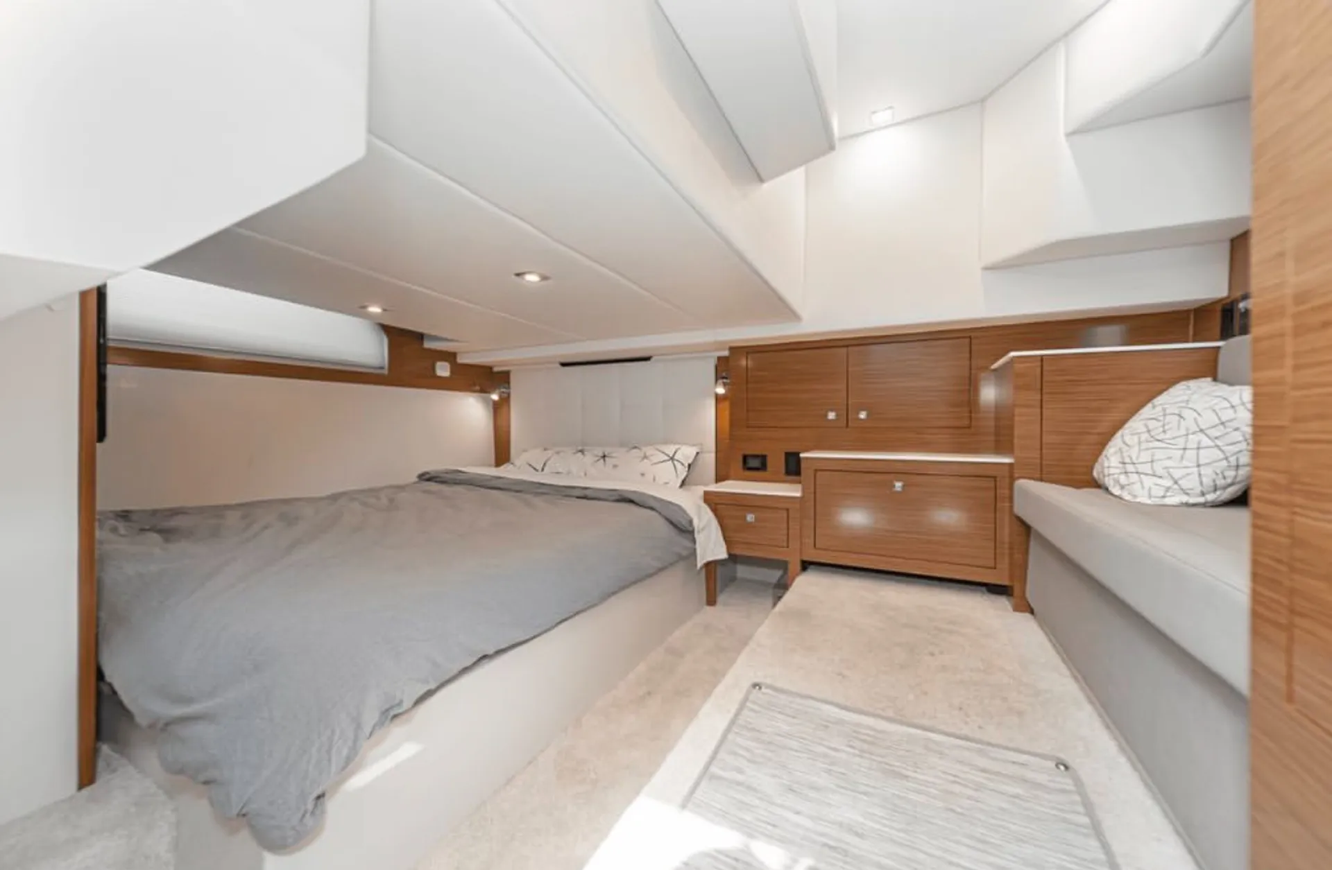 CRUISERS YACHTS 390 EXPRESS COUPE AXIUS in Berkeley, CA — photo 4