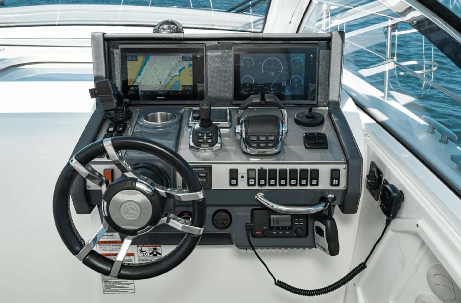 CRUISERS YACHTS 390 EXPRESS COUPE AXIUS in Berkeley, CA — photo 5