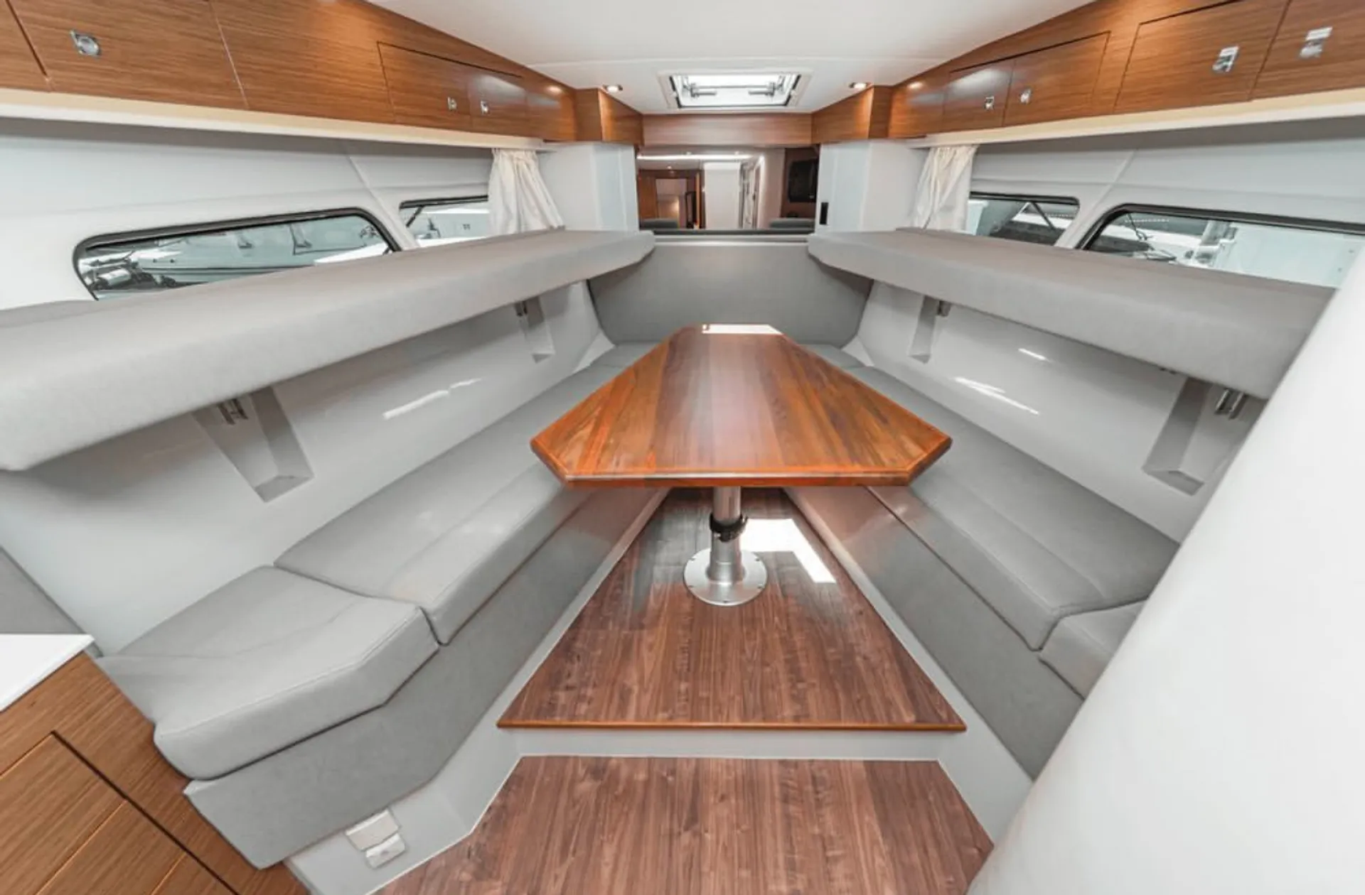 CRUISERS YACHTS 390 EXPRESS COUPE AXIUS in Berkeley, CA — photo 8