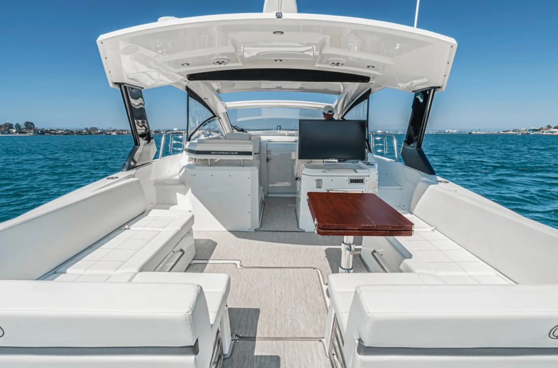 CRUISERS YACHTS 390 EXPRESS COUPE AXIUS in Berkeley, CA — photo 9