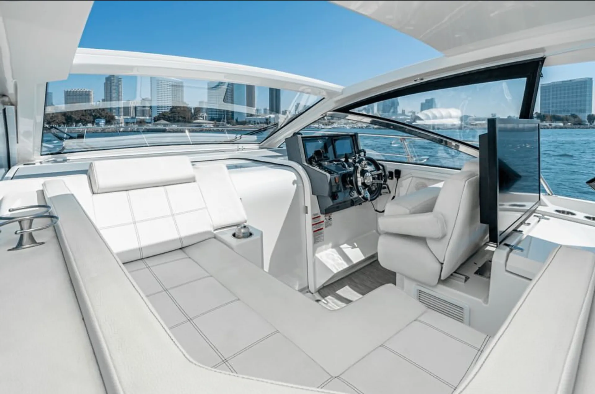 CRUISERS YACHTS 390 EXPRESS COUPE AXIUS in Berkeley, CA — photo 10