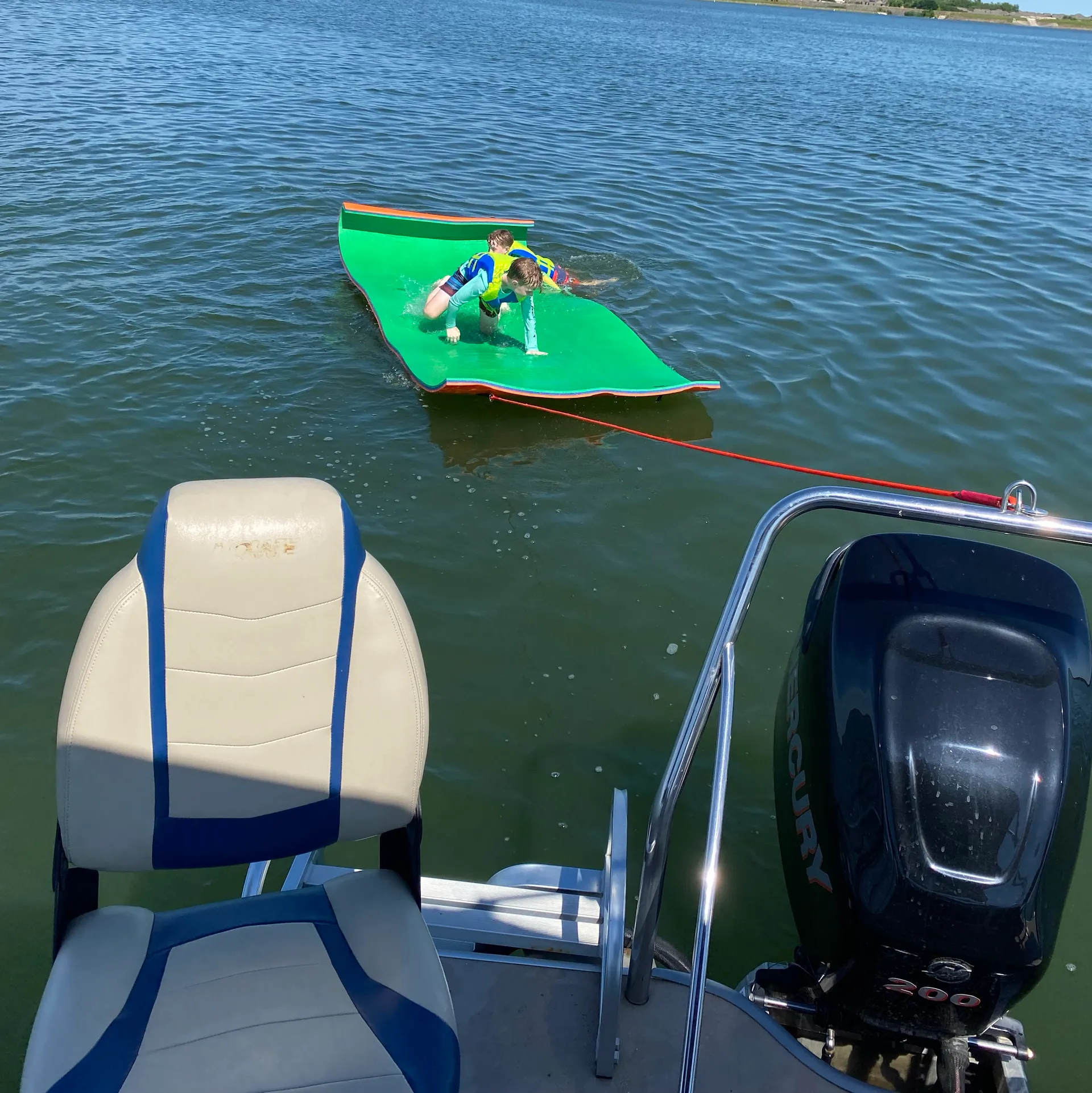 Adventure-Ready 25ft Tritoon – Tubing, Fishing &amp; More!