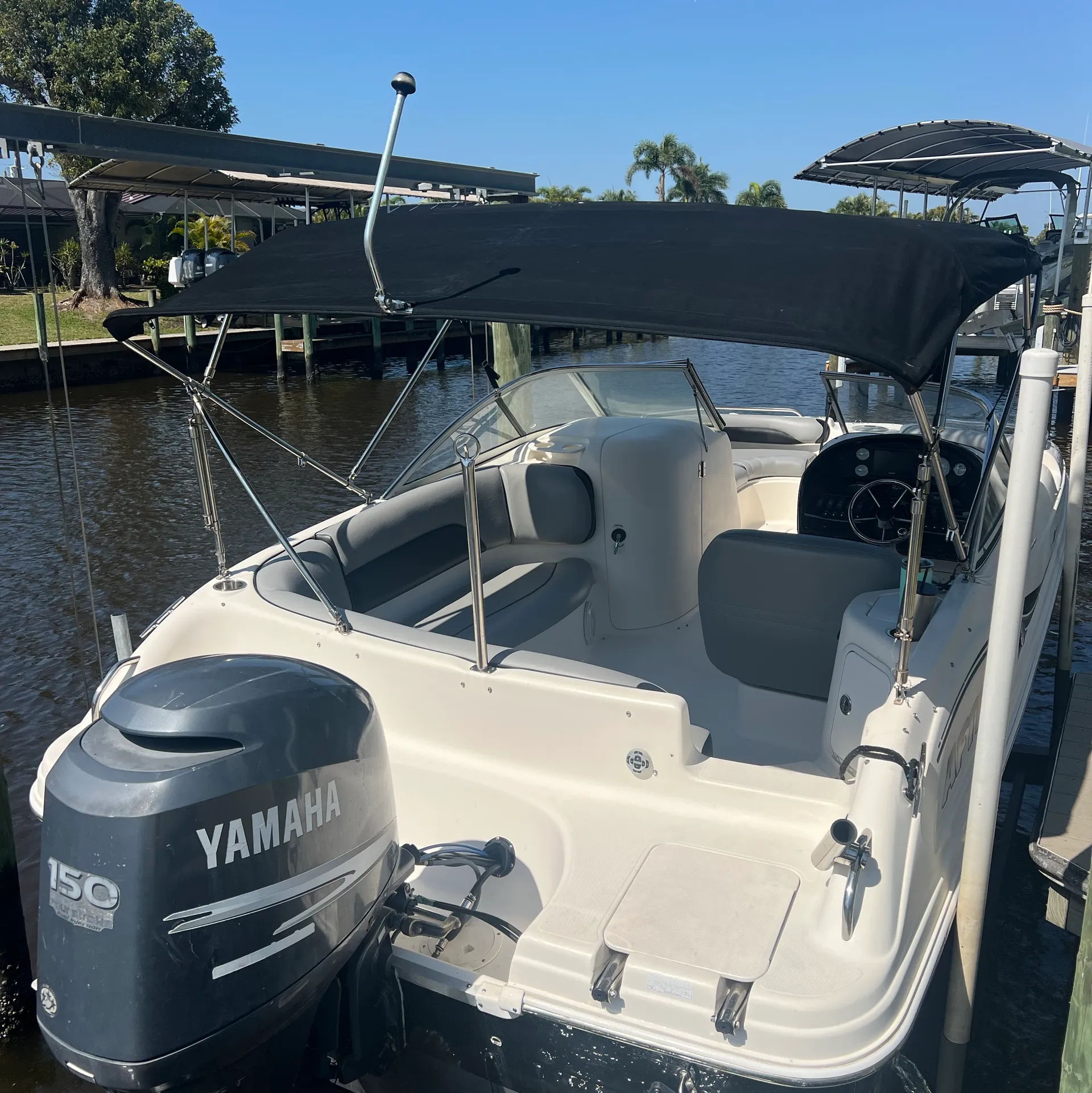 21’ Hurricane SD 217