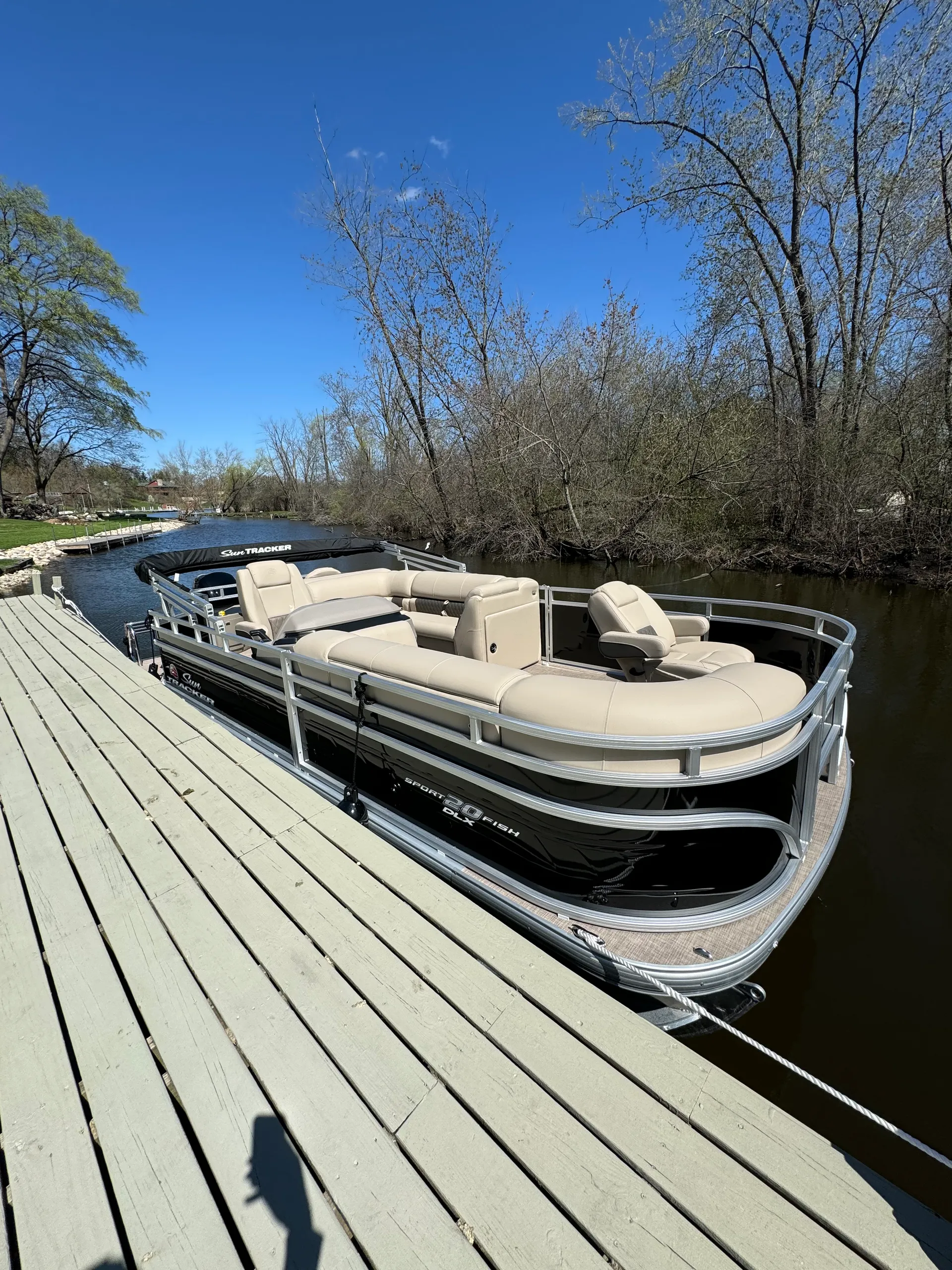 Great comfortable Sun Tracker 20 DLX pontoon