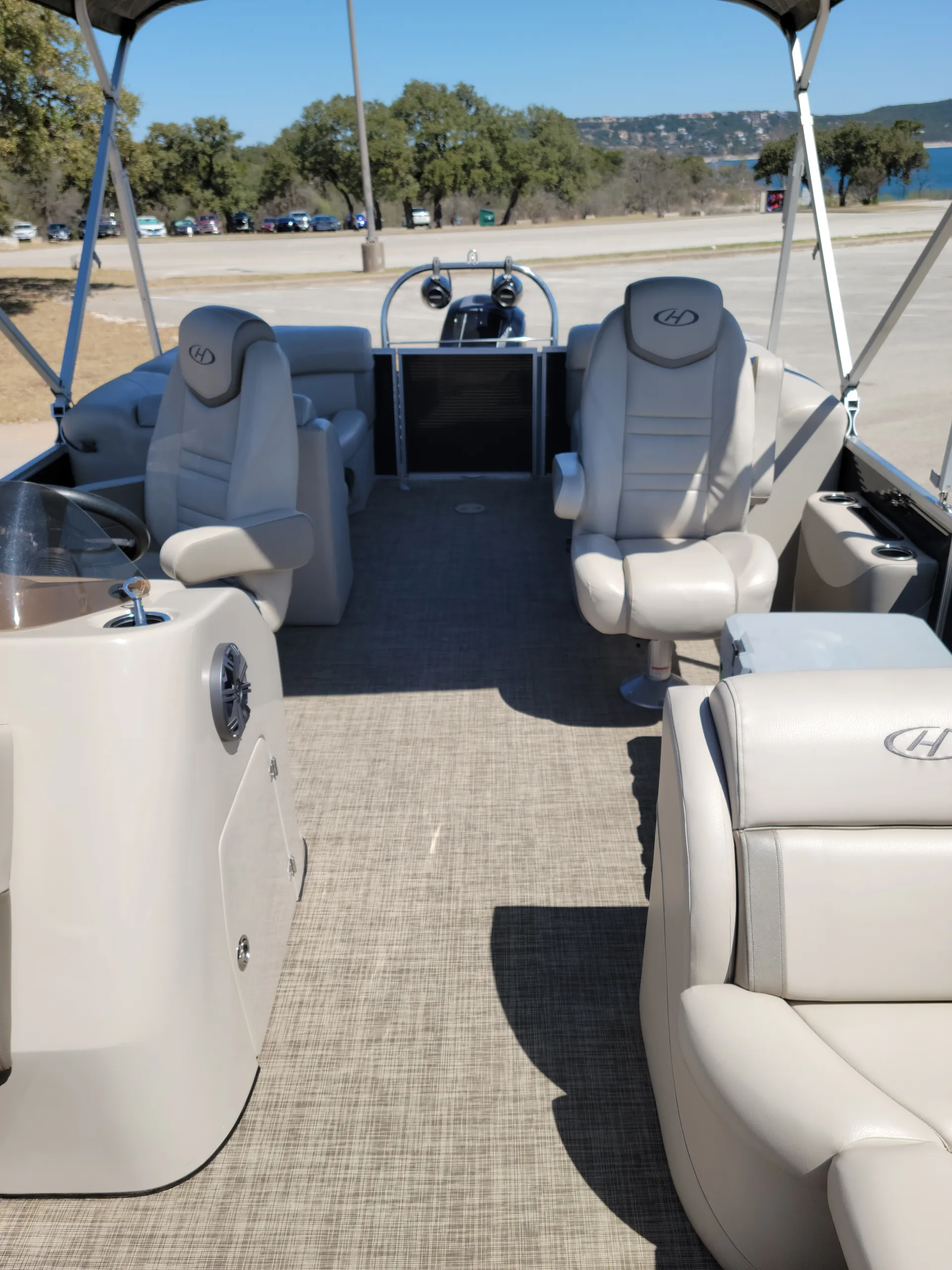 Fully Equipped Tritoon w/ Bluetooth Stereo, Floating Mat & Cooler Inc