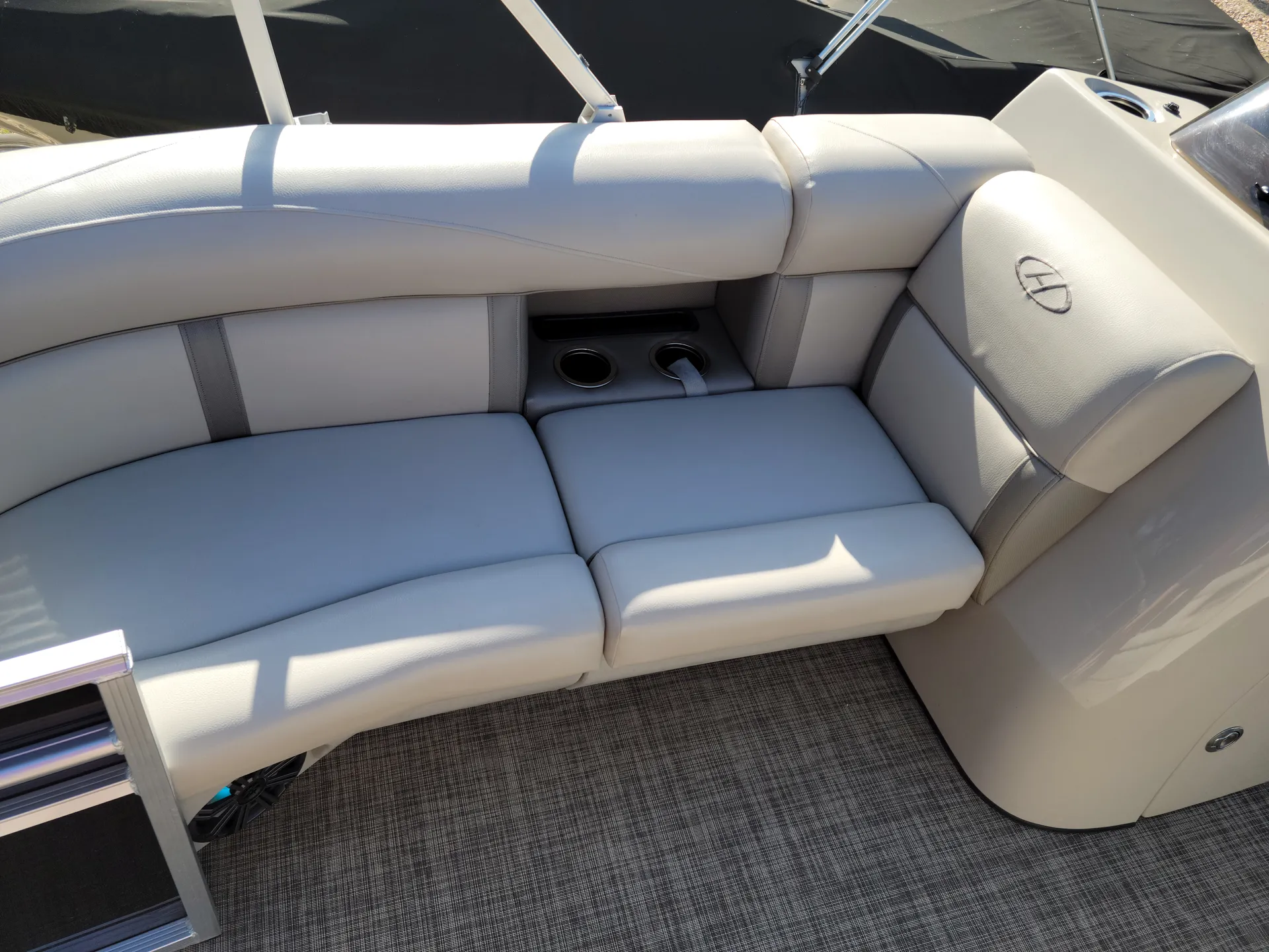 Fully Equipped Tritoon w/ Bluetooth Stereo, Floating Mat & Cooler Inc