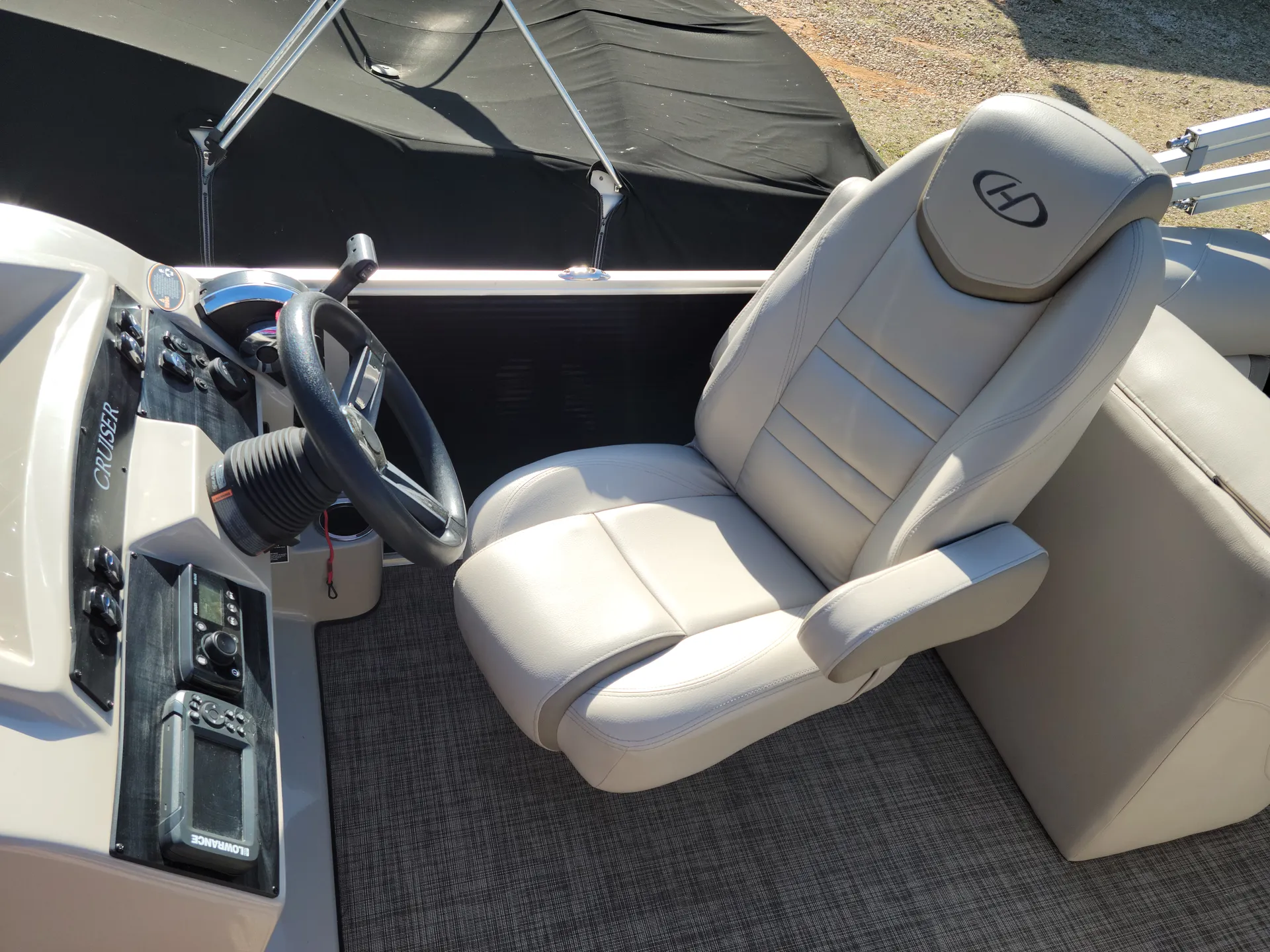 Fully Equipped Tritoon w/ Bluetooth Stereo, Floating Mat & Cooler Inc