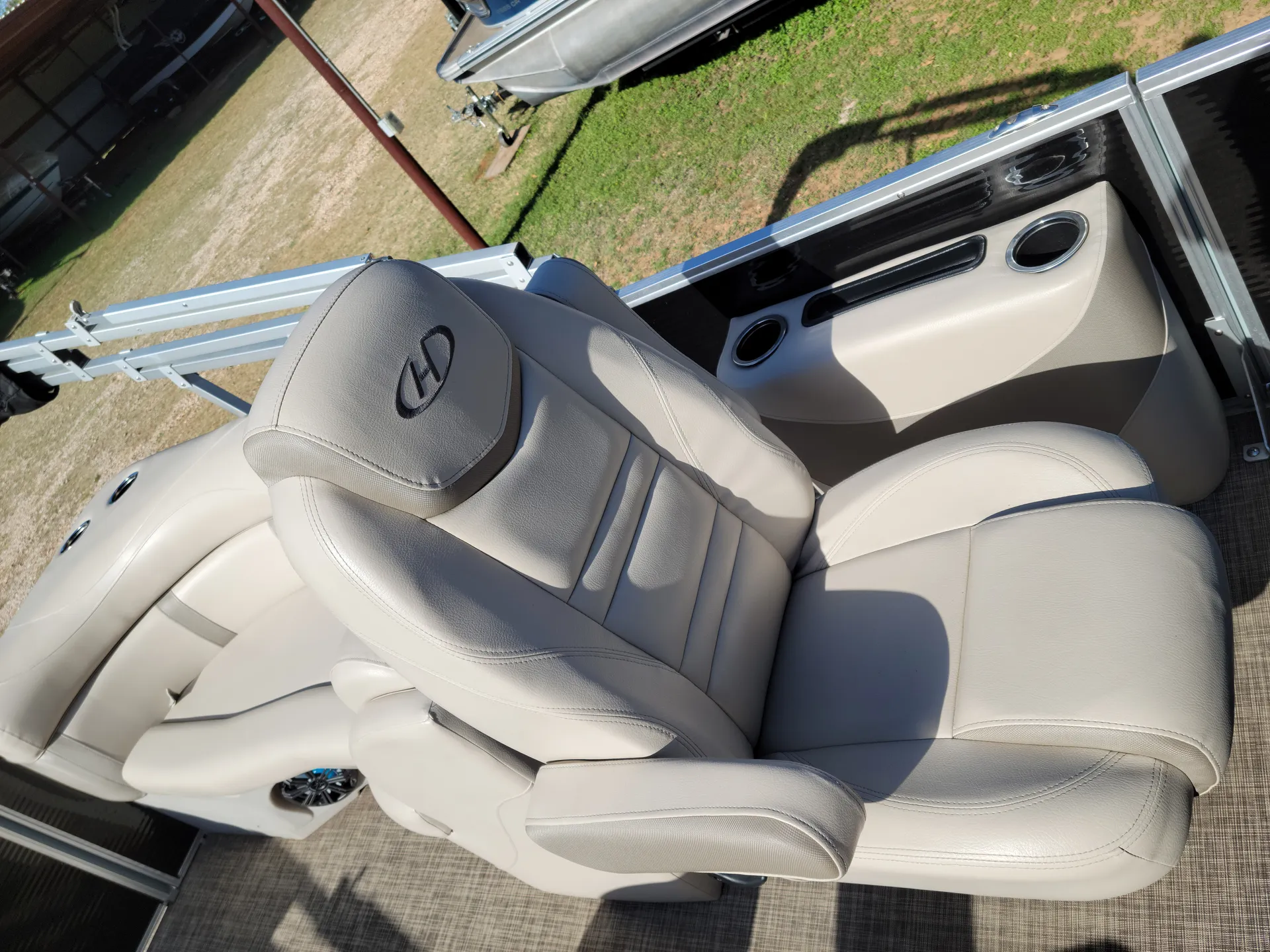 Fully Equipped Tritoon w/ Bluetooth Stereo, Floating Mat & Cooler Inc