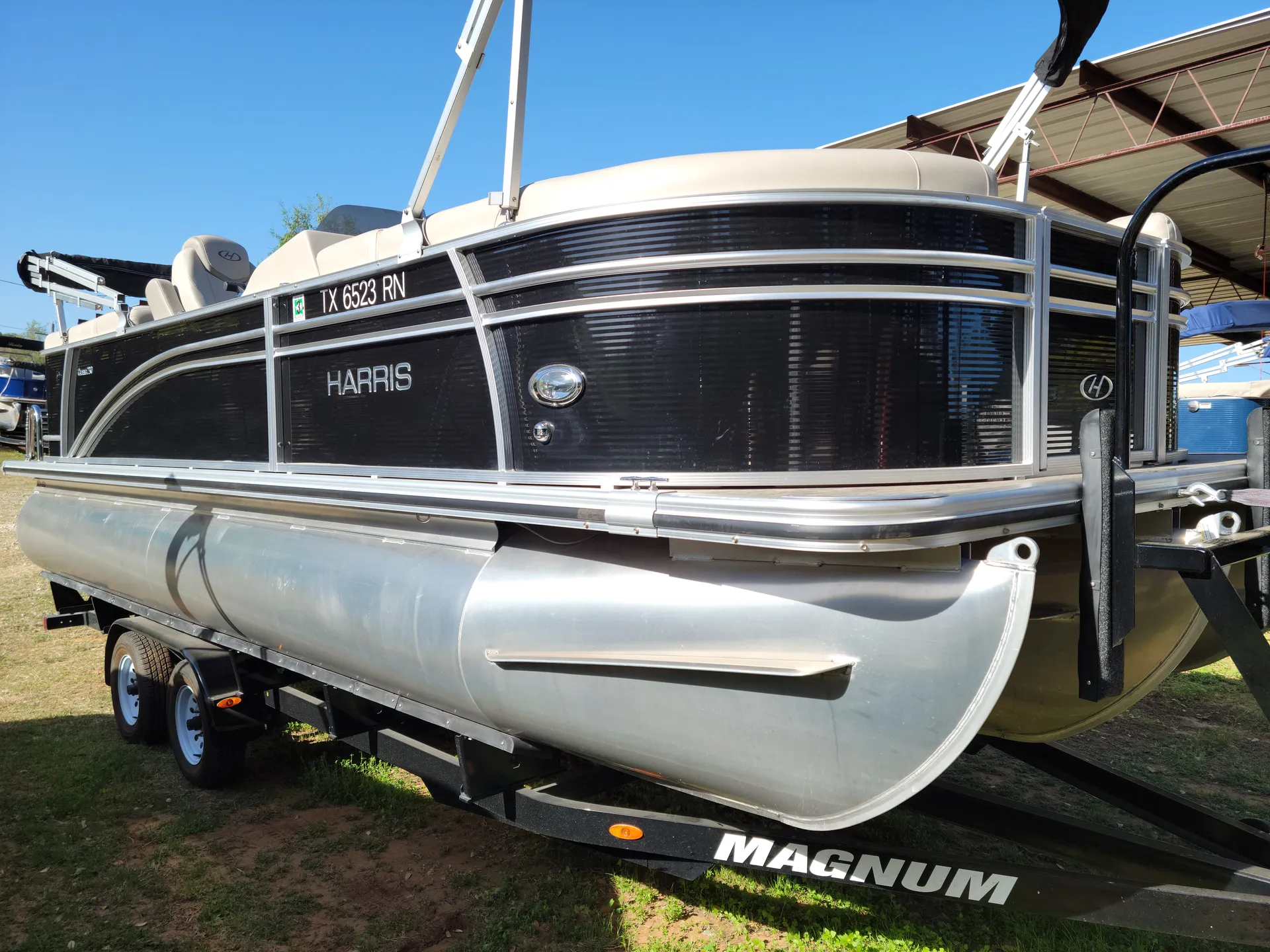 Fully Equipped Tritoon w/ Bluetooth Stereo, Floating Mat & Cooler Inc