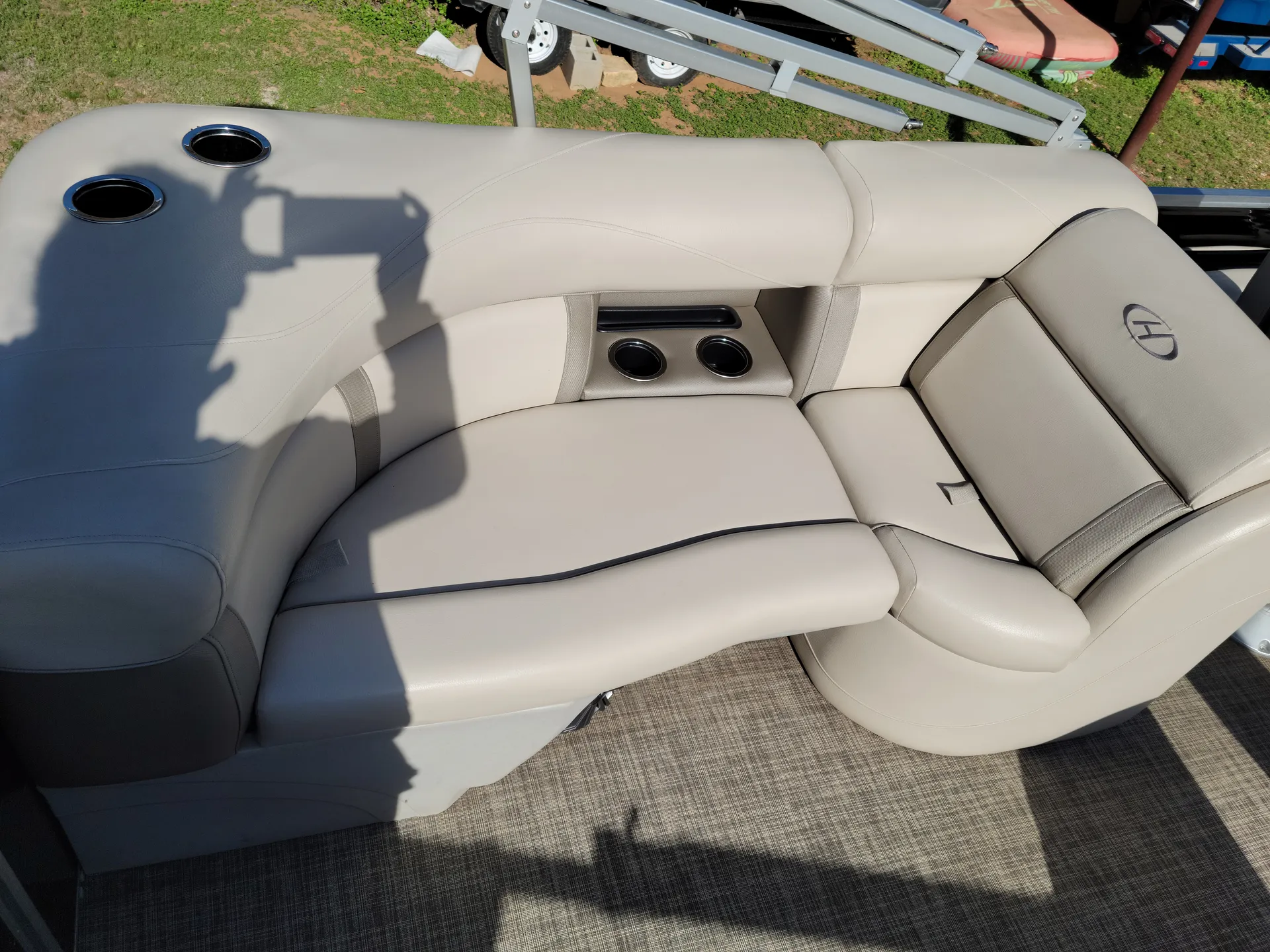 Fully Equipped Tritoon w/ Bluetooth Stereo, Floating Mat & Cooler Inc