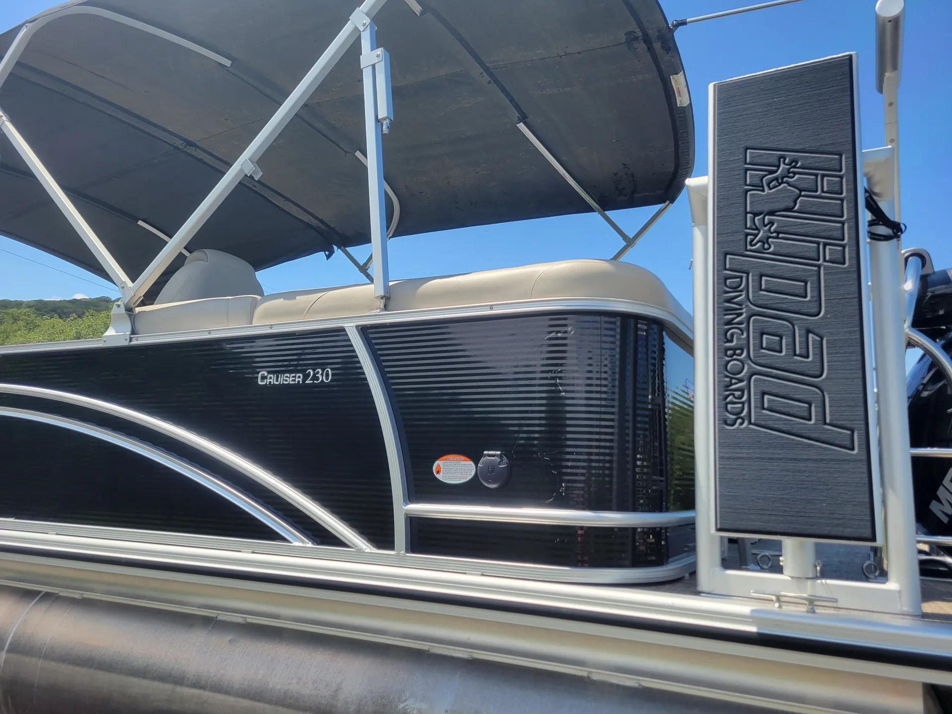 Fully Equipped Tritoon w/ Bluetooth Stereo, Floating Mat & Cooler Inc