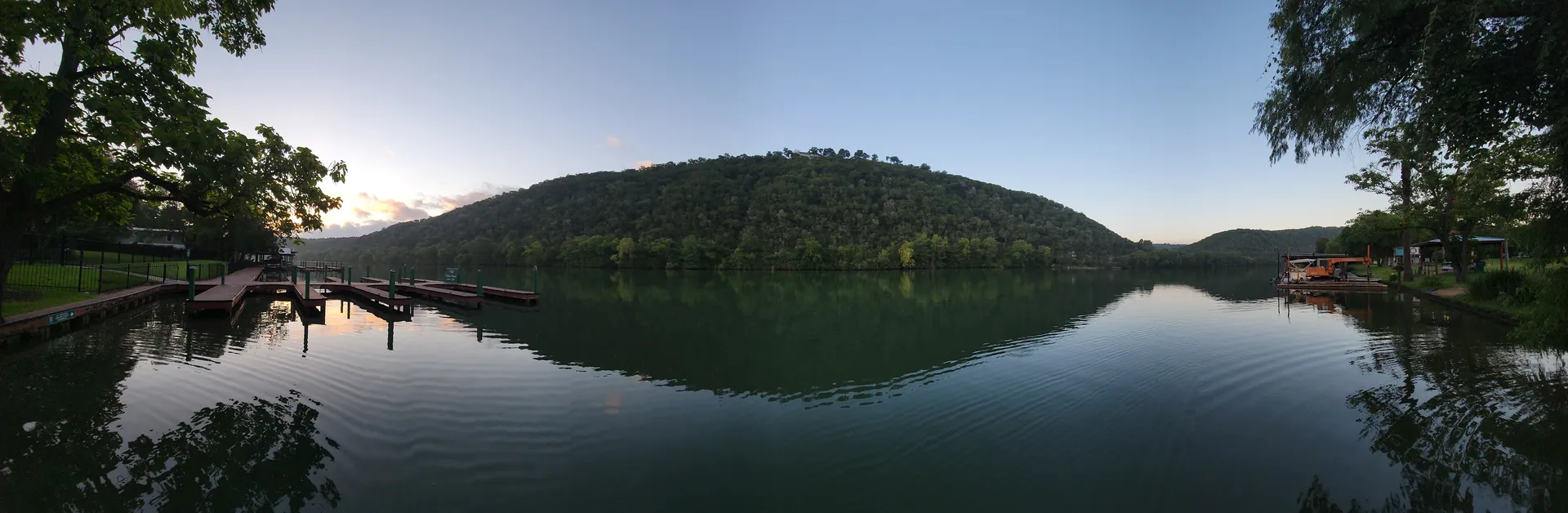 Fully Equipped Tritoon w/ Bluetooth Stereo, Floating Mat & Cooler Inc