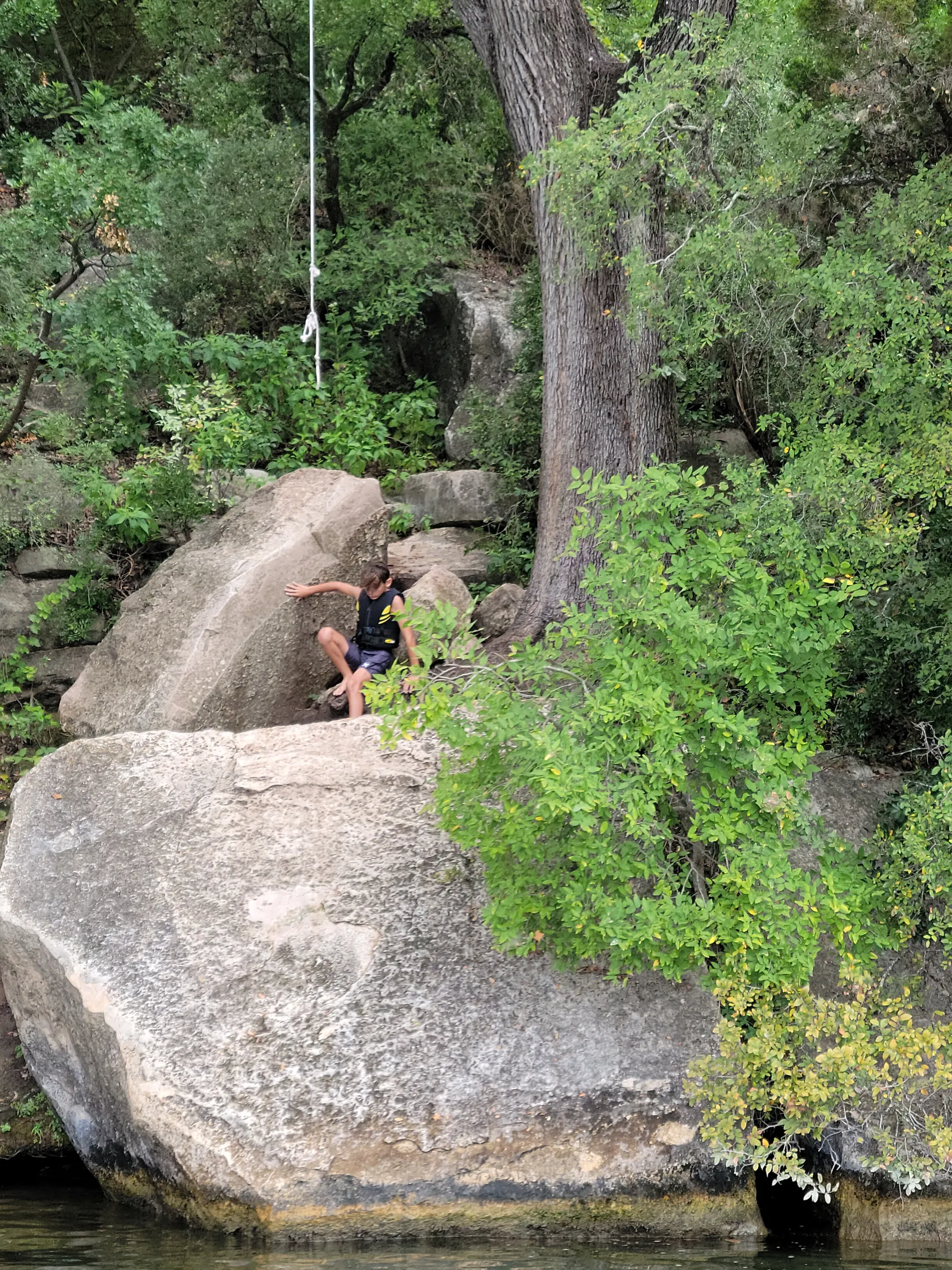 Fully Equipped Tritoon w/ Bluetooth Stereo, Floating Mat & Cooler Inc