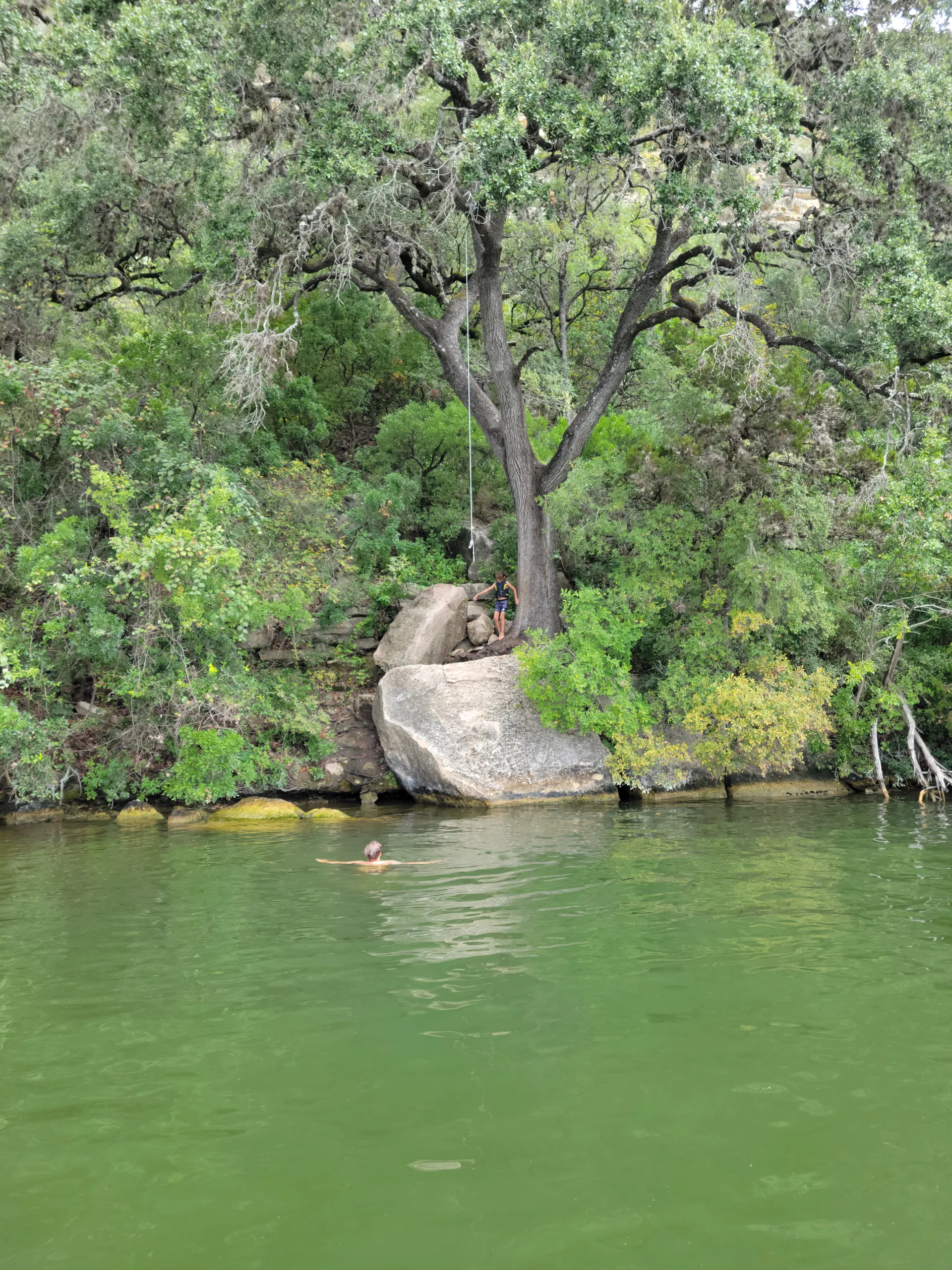 Fully Equipped Tritoon w/ Bluetooth Stereo, Floating Mat & Cooler Inc