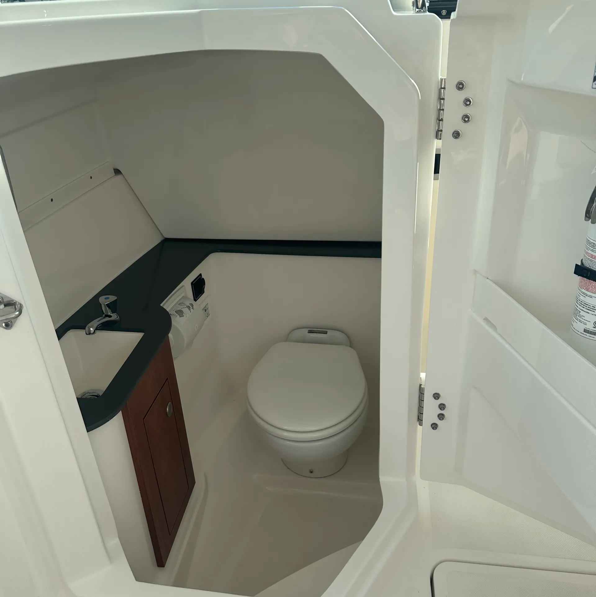 PURSUIT DC266 in St. Petersburg, FL — photo 7