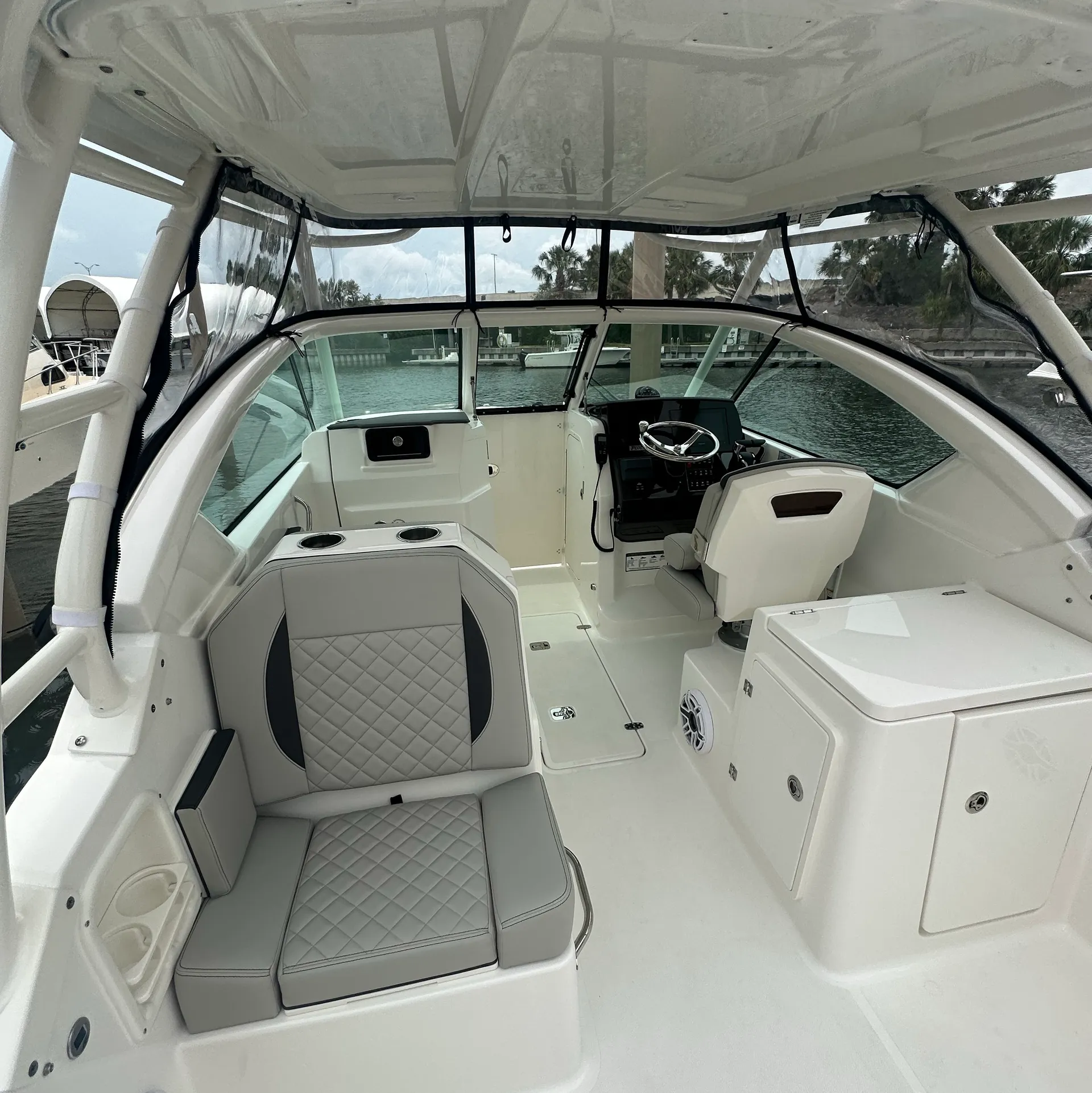 PURSUIT DC266 in St. Petersburg, FL — photo 9