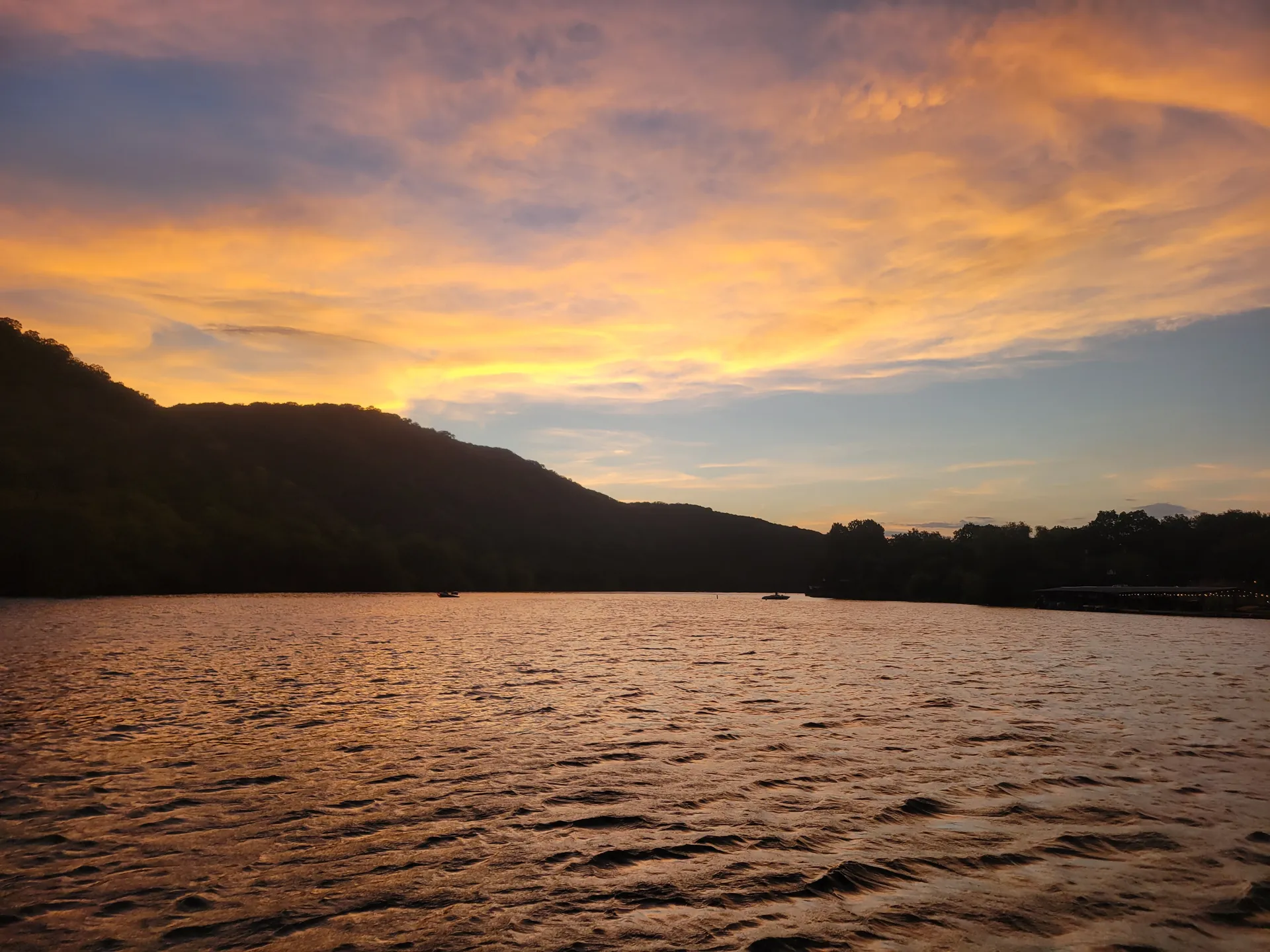 Fully Equipped Tritoon w/ Bluetooth Stereo, Floating Mat & Cooler Inc