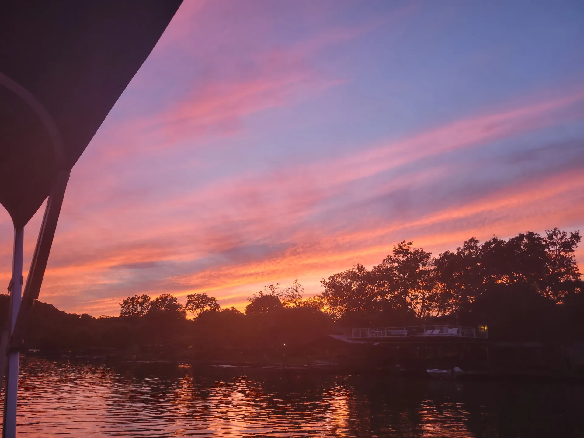 Fully Equipped Tritoon w/ Bluetooth Stereo, Floating Mat & Cooler Inc