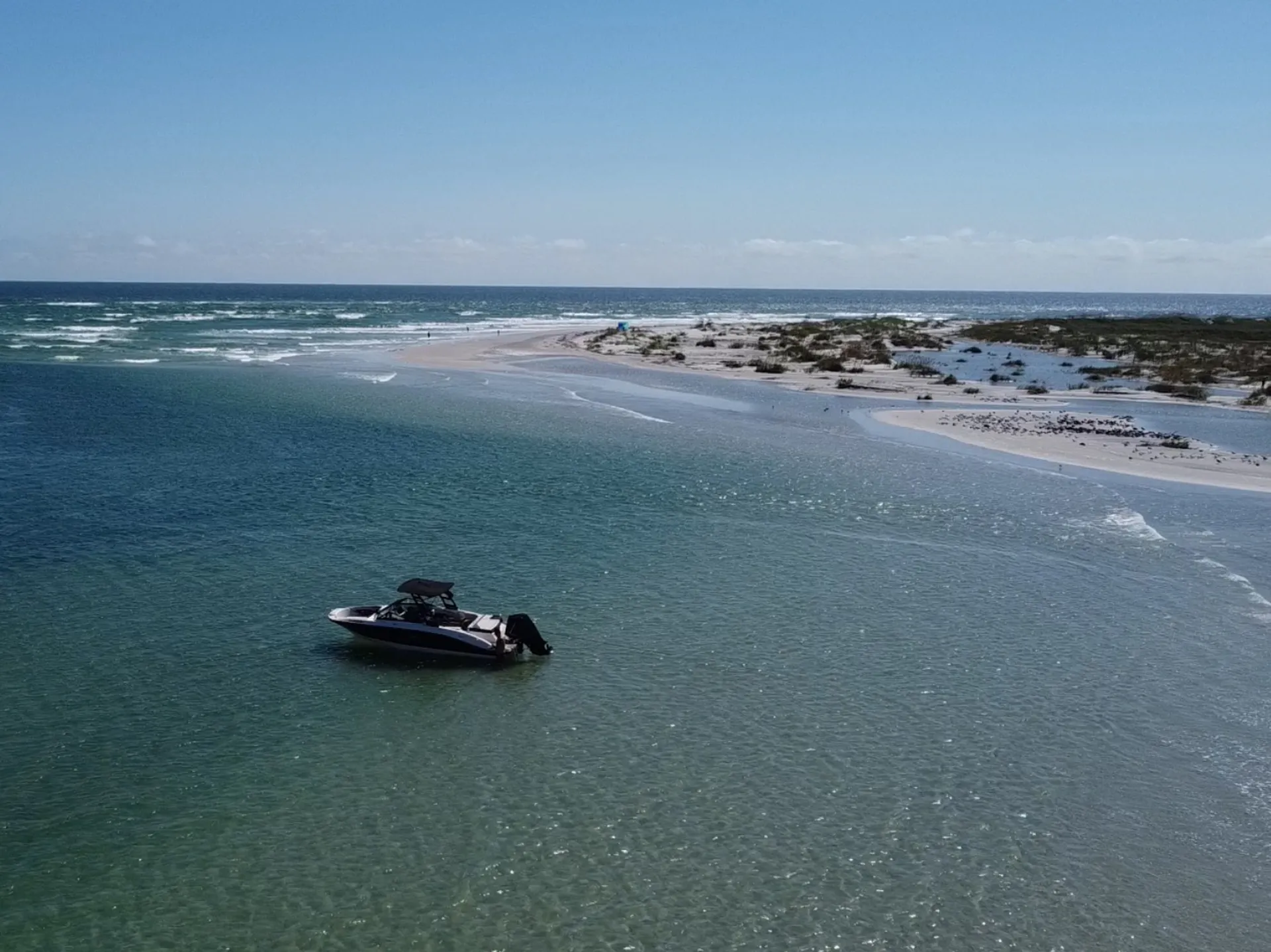     Sea Ray 21’ SPX Bow Rider. Enjoy the beach with no hassle!