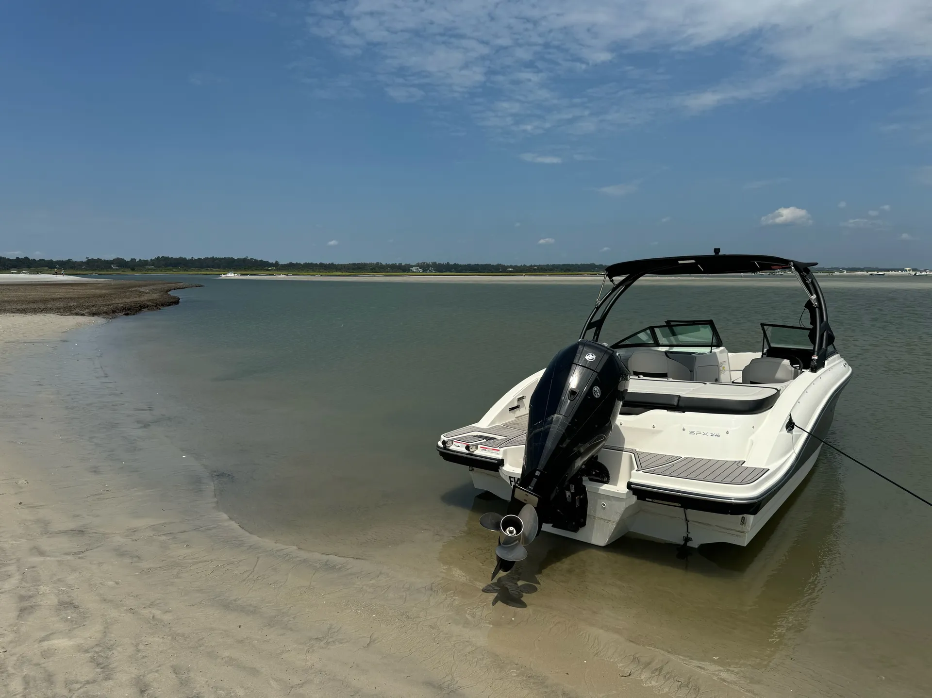     Sea Ray 21’ SPX Bow Rider. Enjoy the beach with no hassle!