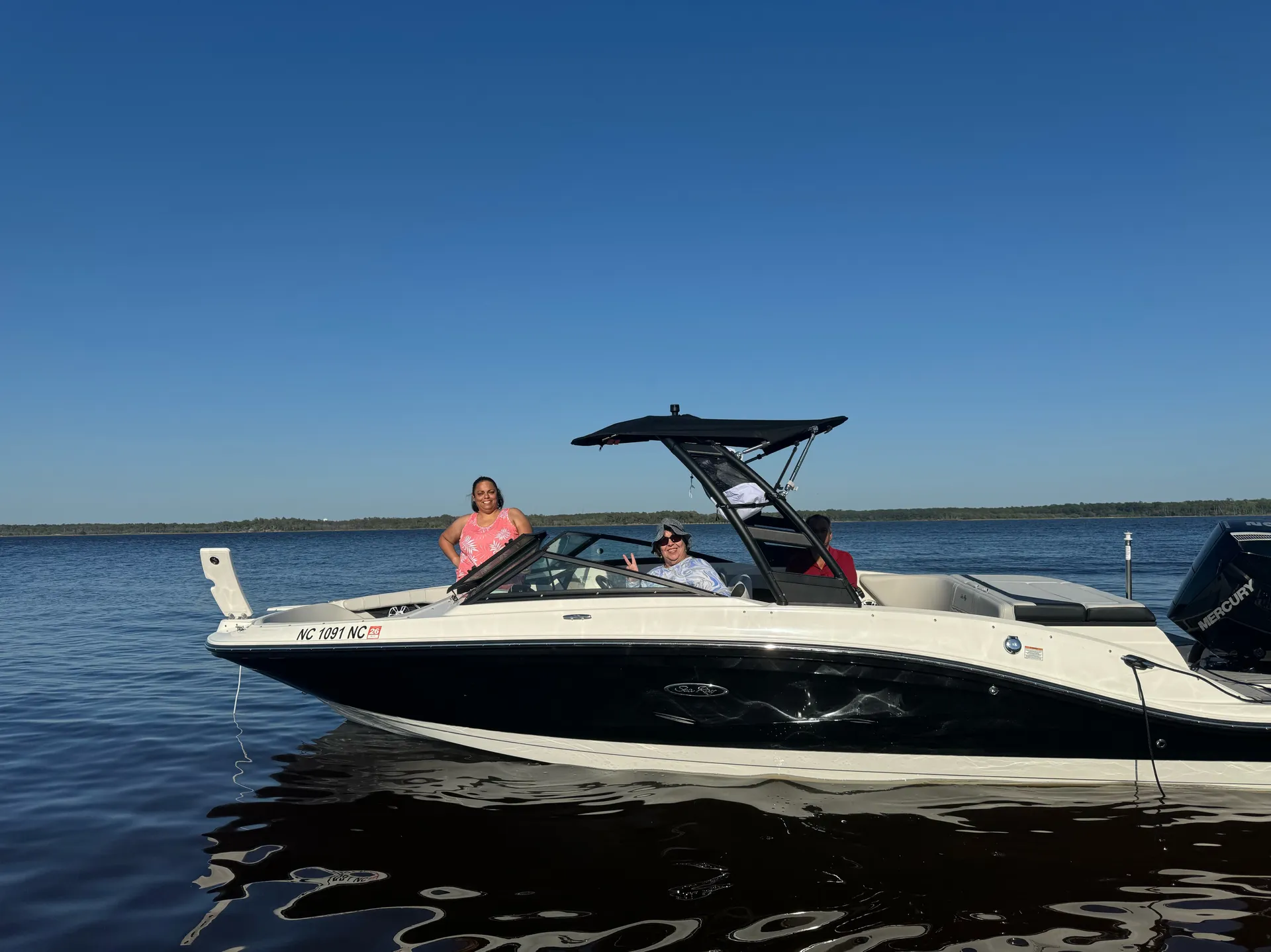     Sea Ray 21’ SPX Bow Rider. Enjoy the beach with no hassle!