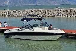 23' Bow Rider for Water Skiing/Tubing & Cruising 