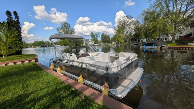 Rent a AVALON PONTOONS pontoon in White Lake Township, MI near me