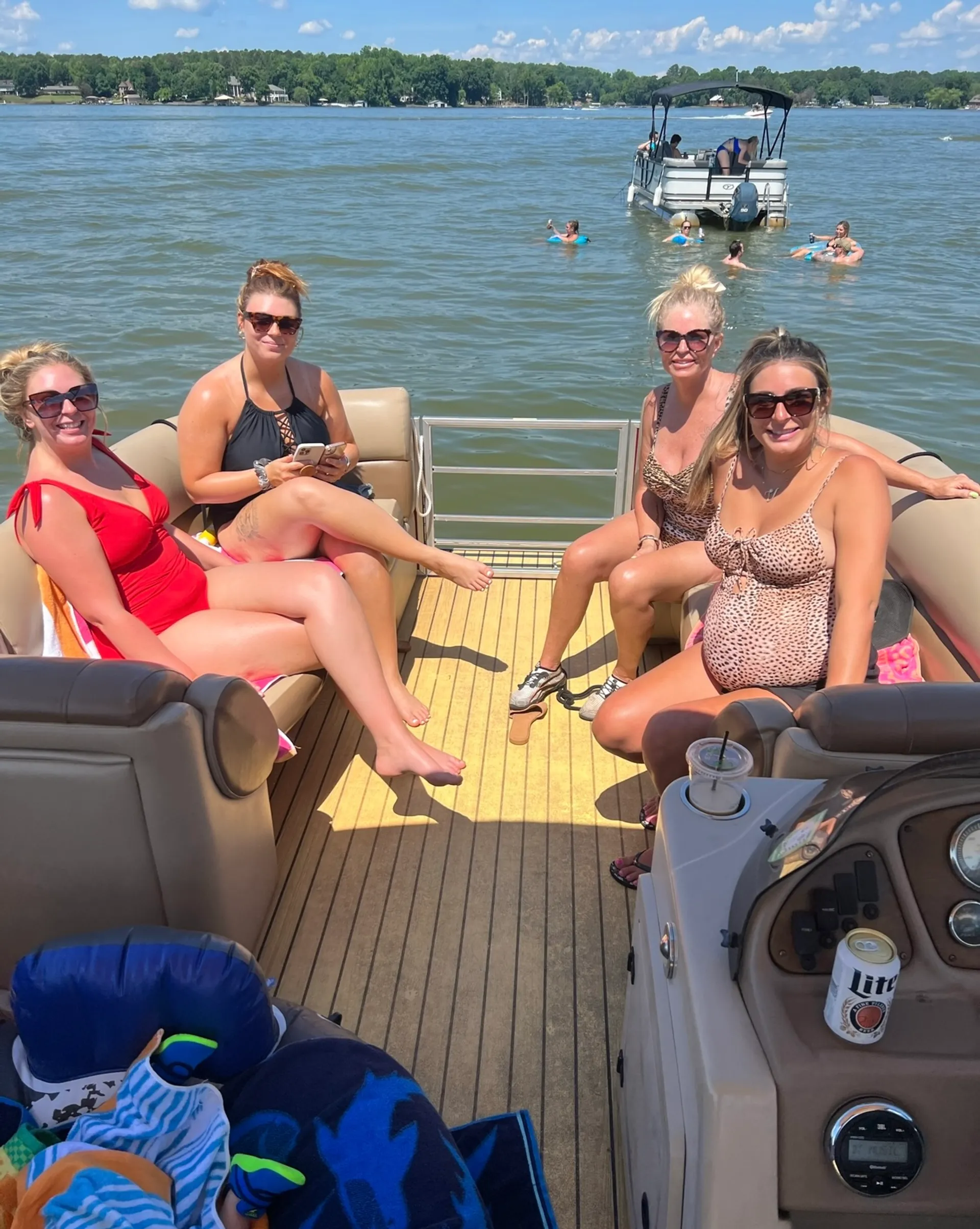 22 FT Veranda Tri-Toon - Lake Wylie, SC (across from Papa Docs)