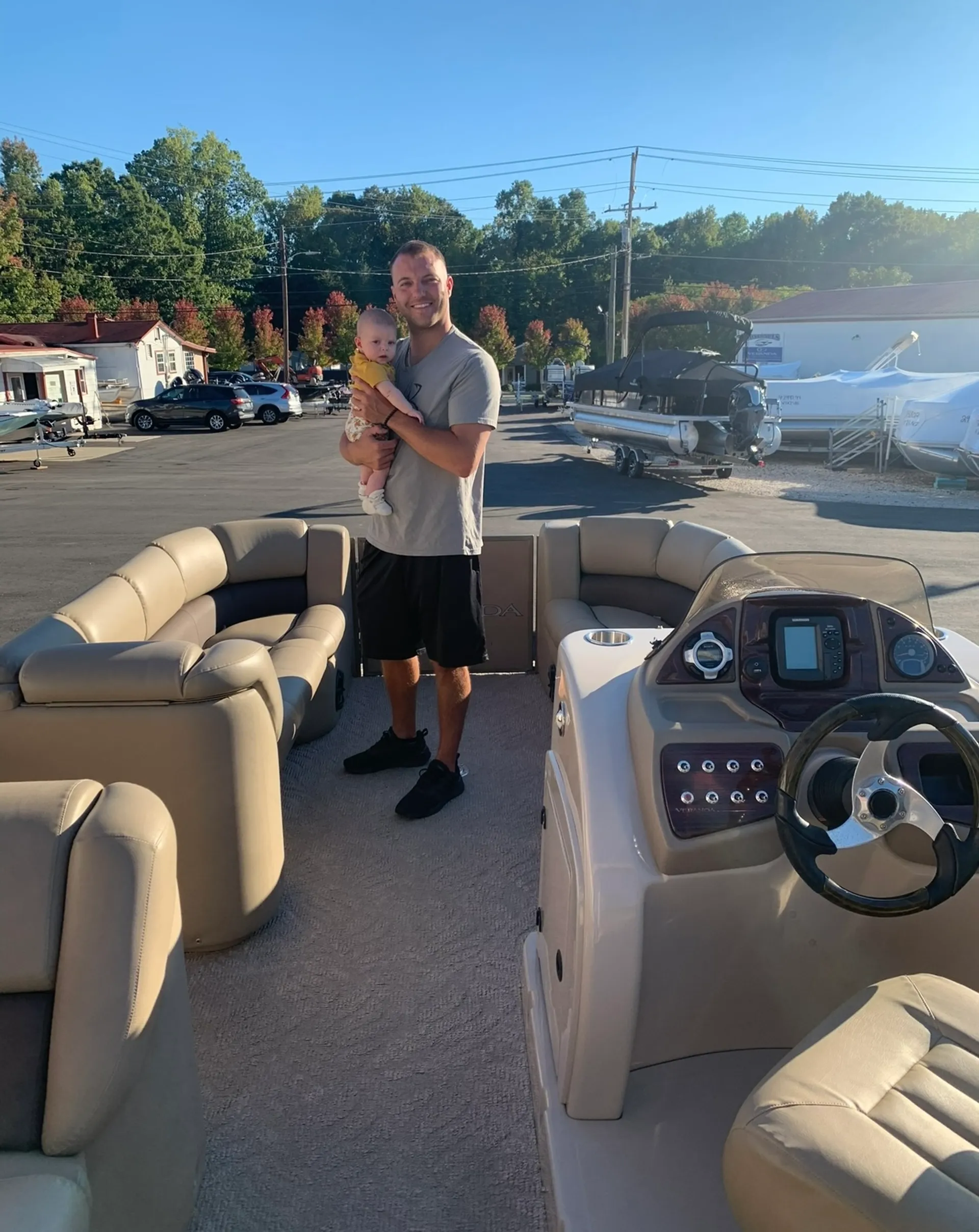 22 FT Veranda Tri-Toon - Lake Wylie, SC (across from Papa Docs)
