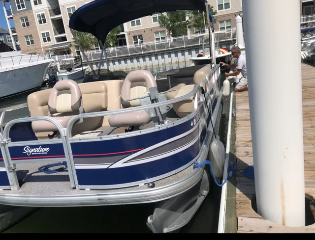 Rent a SUN TRACKER BY TRACKER MARINE pontoon in Virginia Beach, VA near me