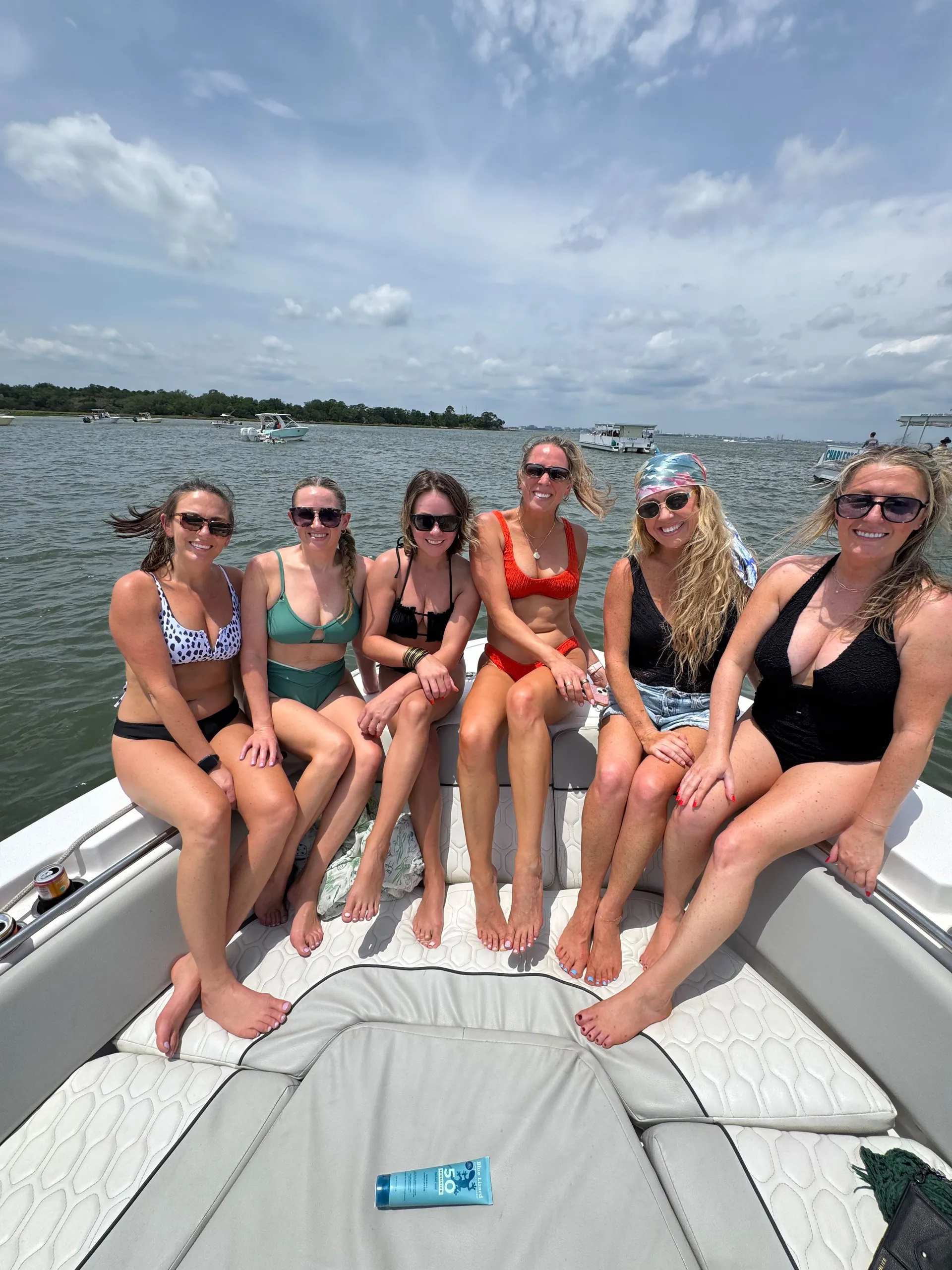 Beautiful 28 foot Center Console 