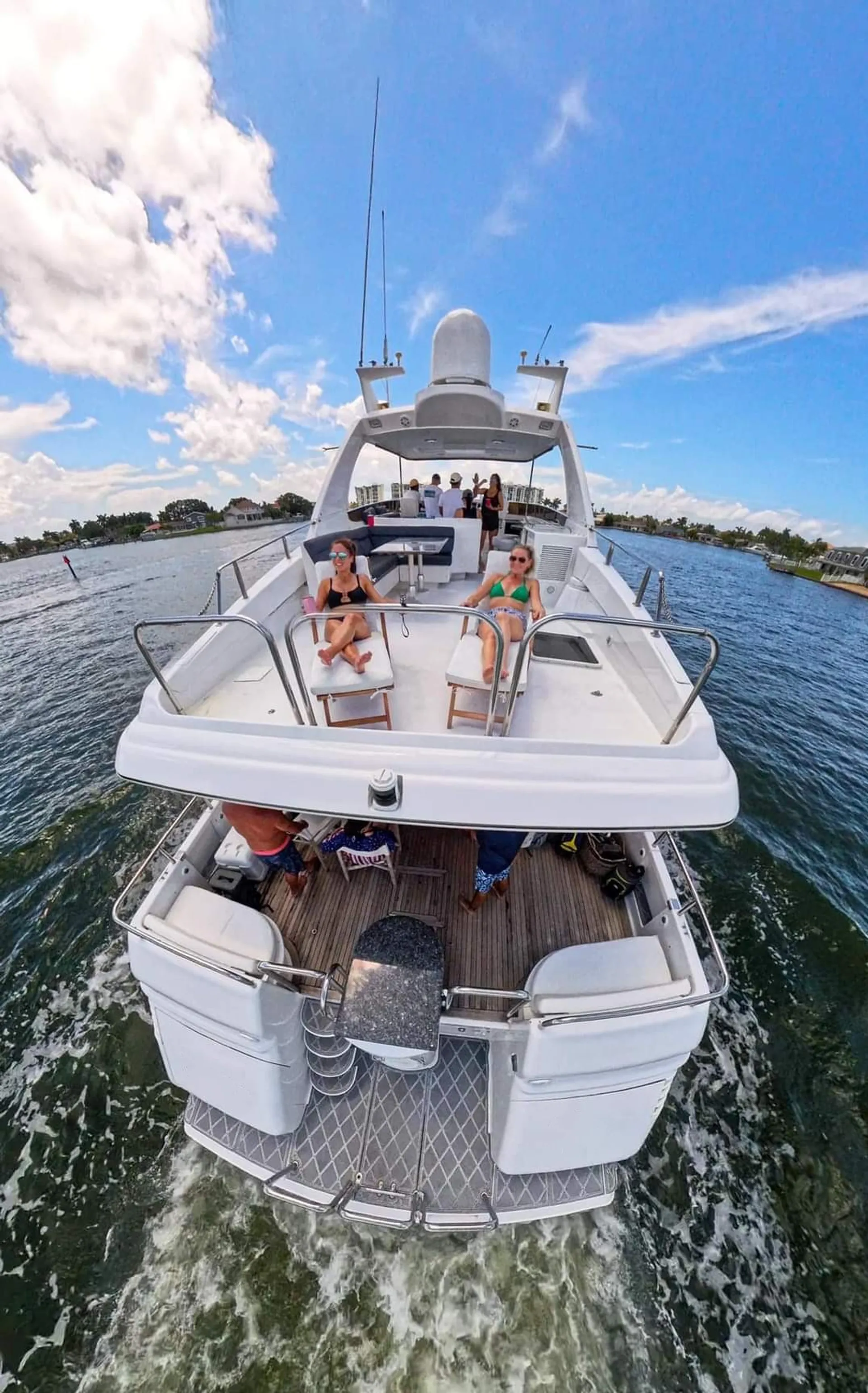 80' Ultra Luxury Mega-Yacht (Lazzara Skylounge) w/ Water Toys - 13 pax