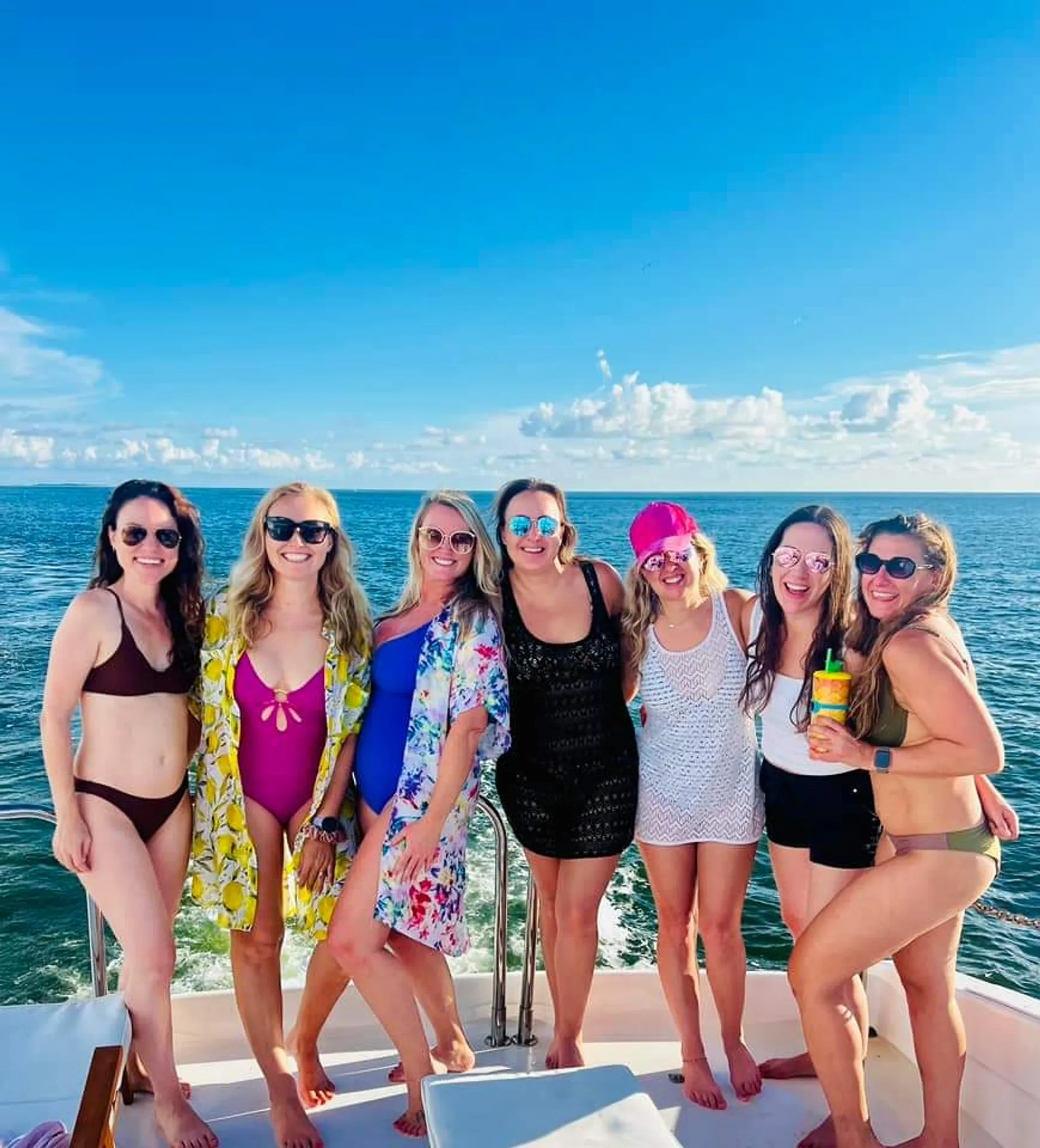 80' Ultra Luxury Mega-Yacht (Lazzara Skylounge) w/ Water Toys - 13 pax