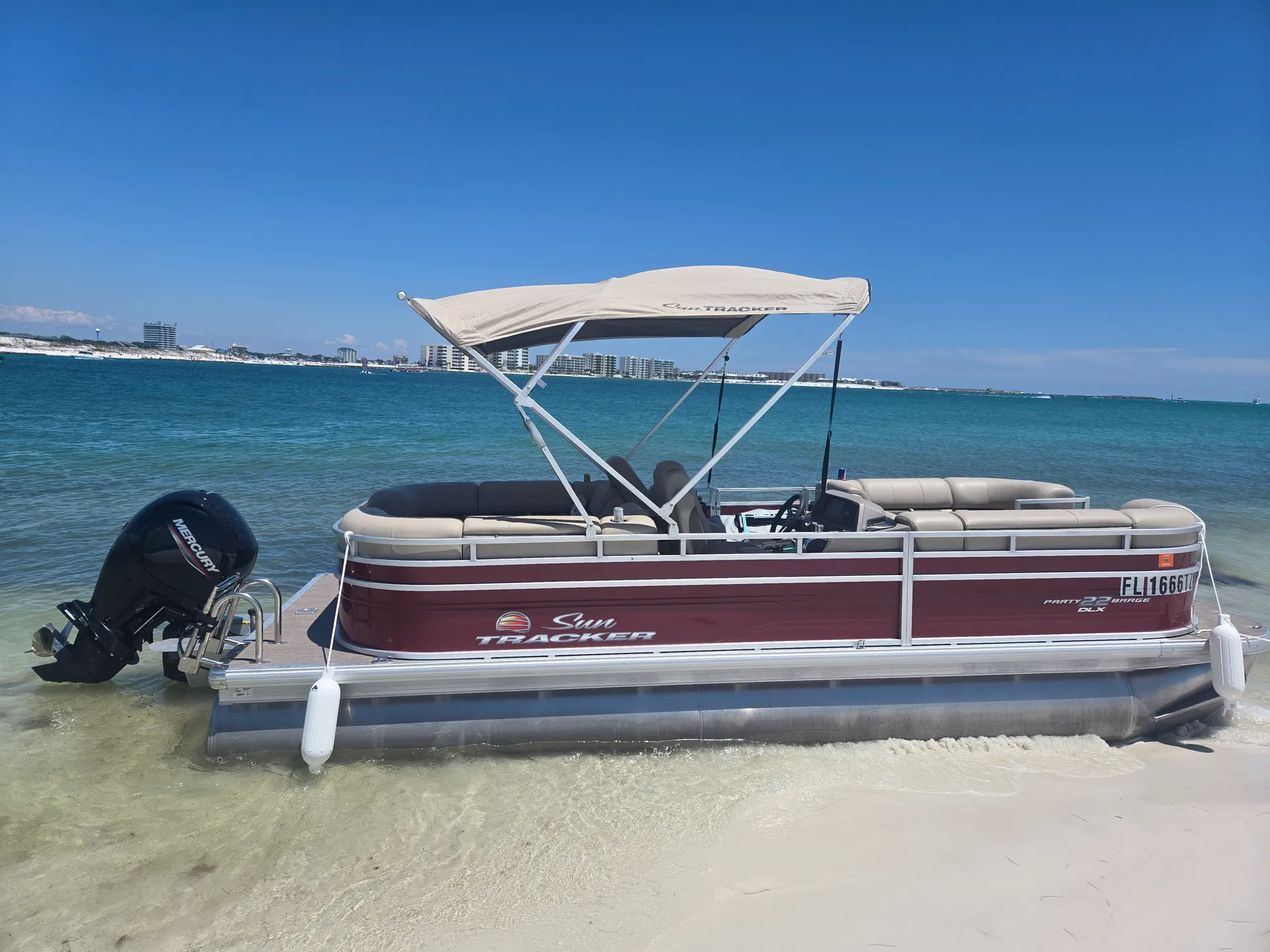 SUN TRACKER PARTY BARGE 22 DLX in Fort Walton Beach, FL — photo 2