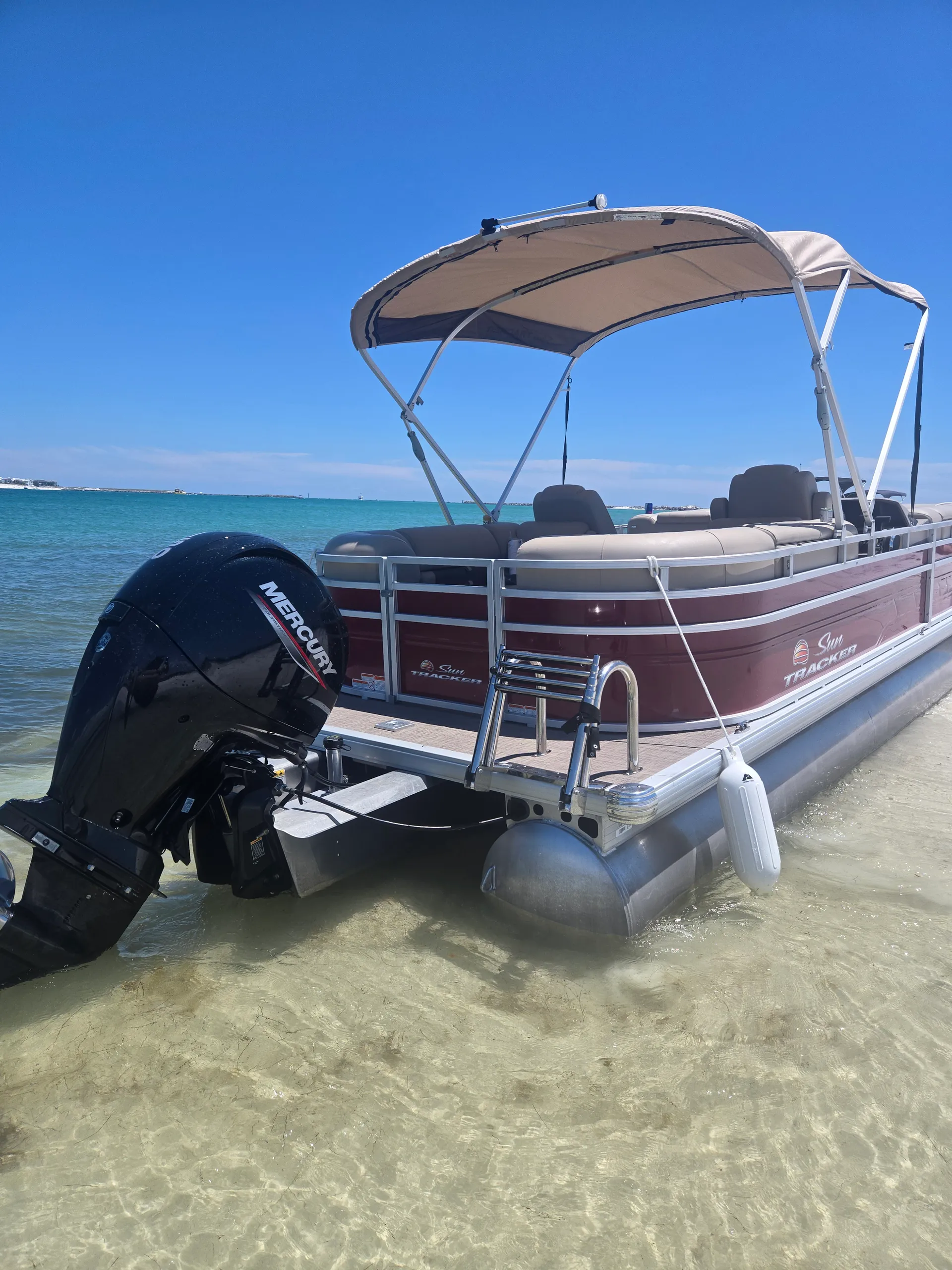 SUN TRACKER PARTY BARGE 22 DLX in Fort Walton Beach, FL — photo 3