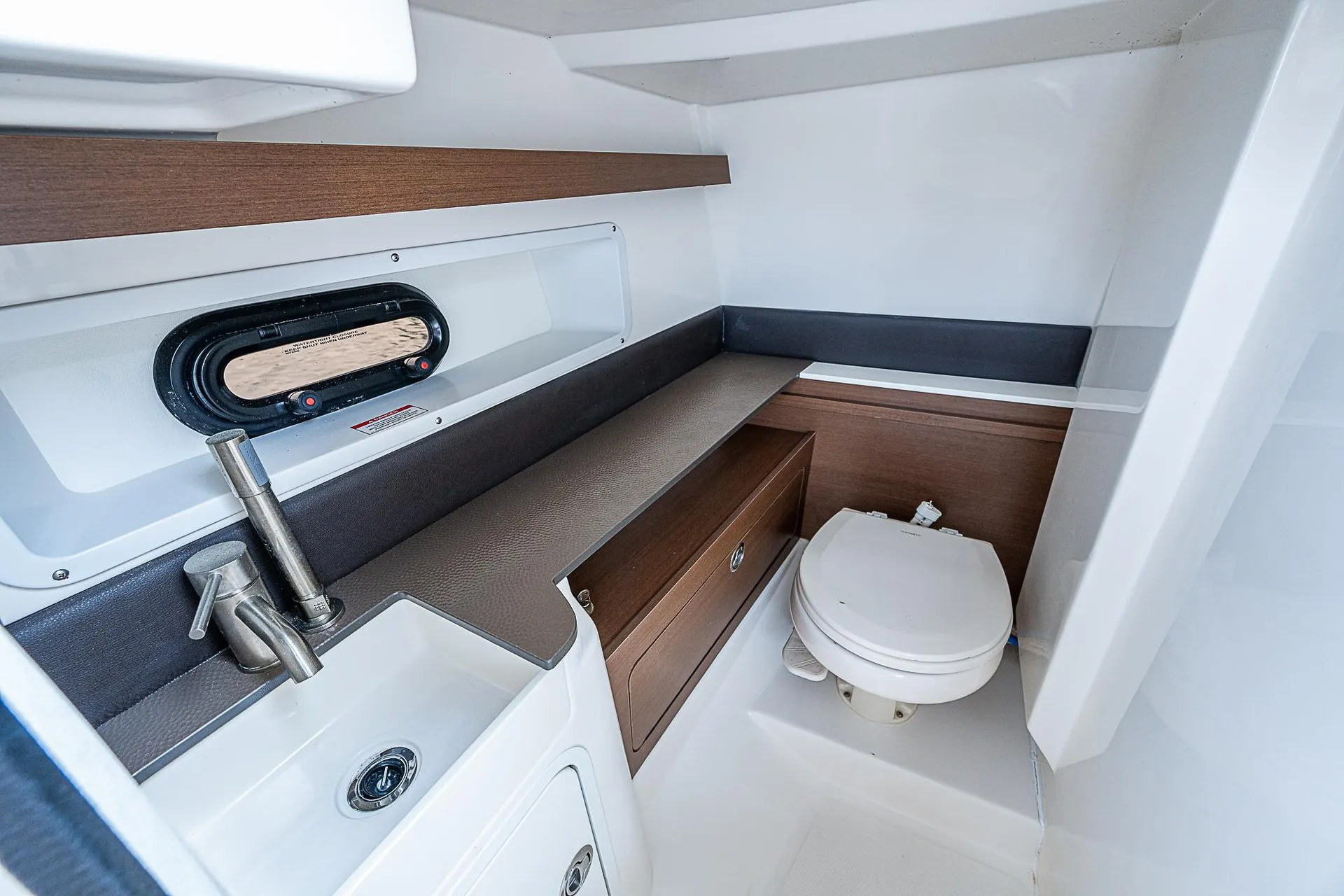 30ft Luxury Yacht Charter In Tahoe