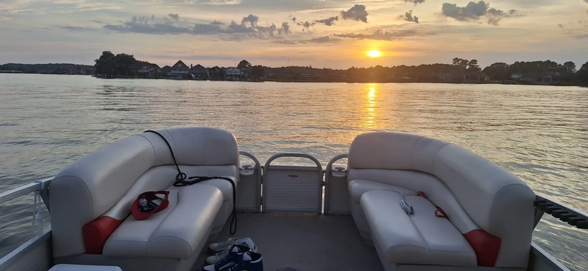 Sun Traker 7 passangers vessel 60HP