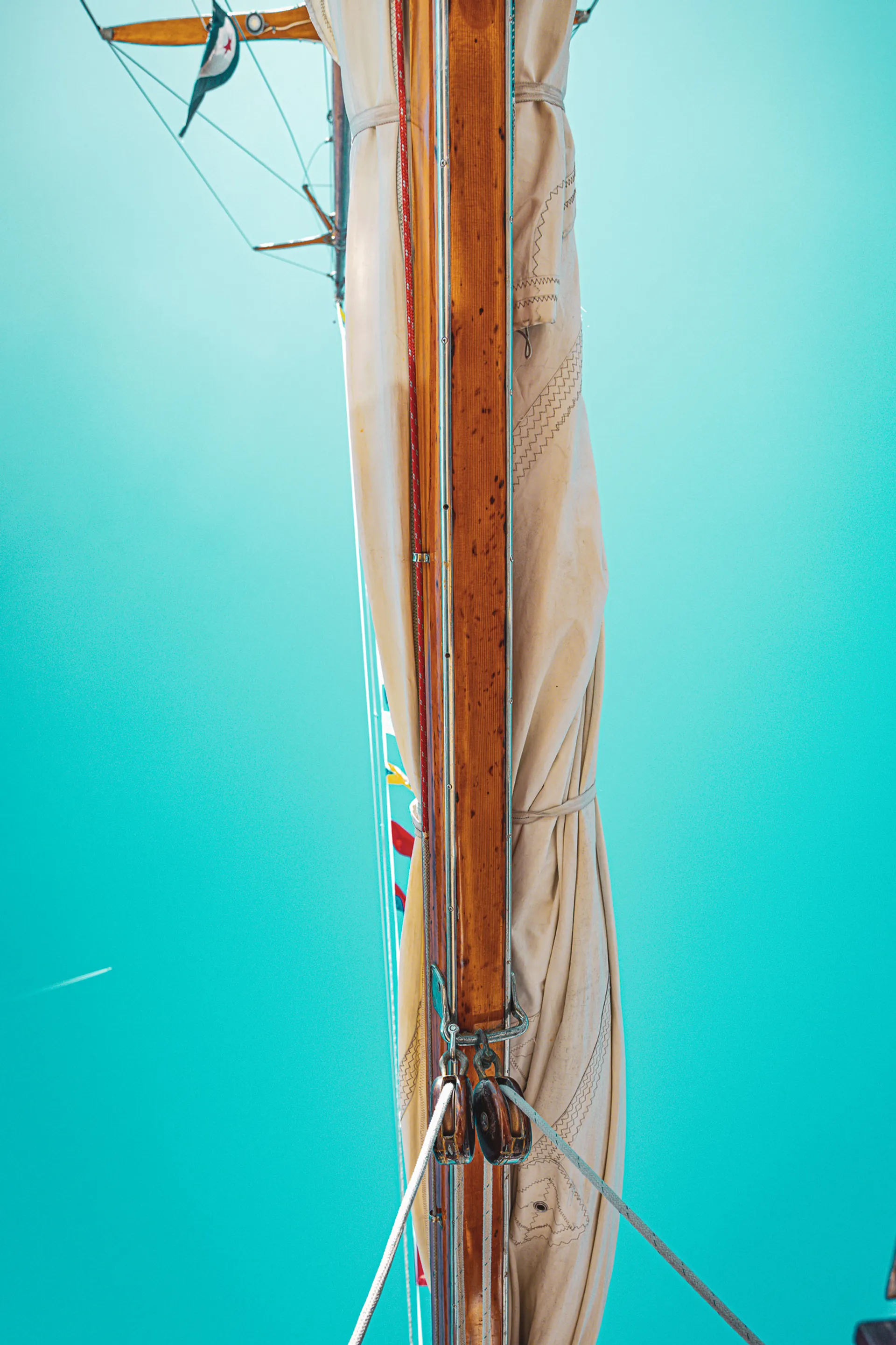 Classic Wooden Racing Yacht with Timeless Elegance