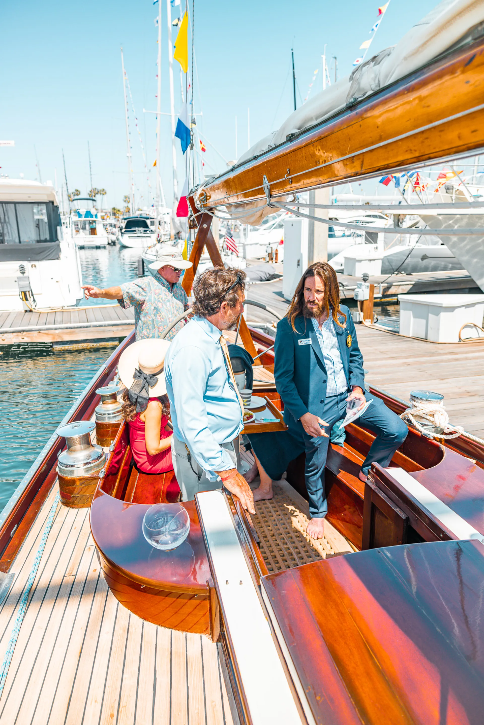 Classic Wooden Racing Yacht with Timeless Elegance