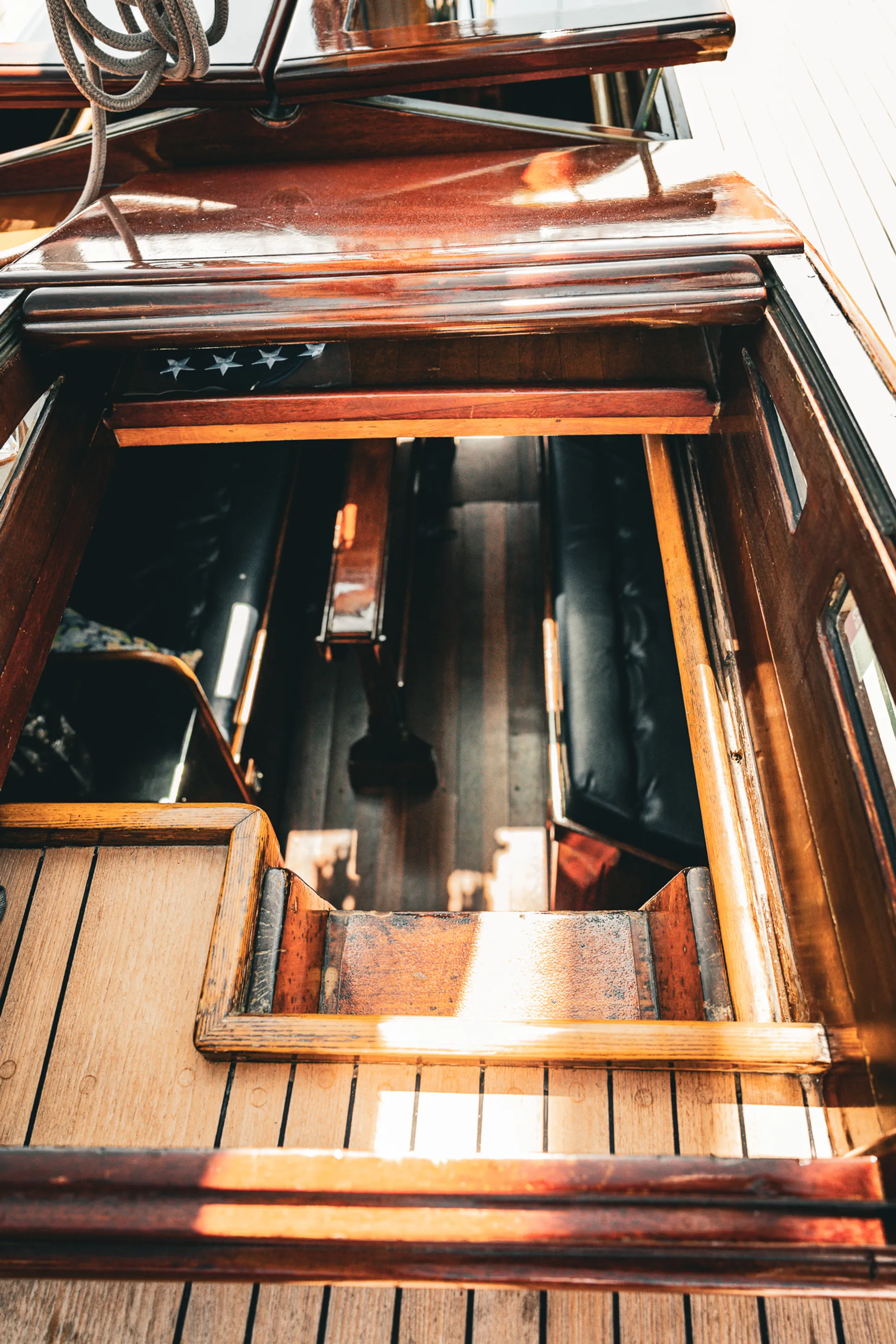 Classic Wooden Racing Yacht with Timeless Elegance