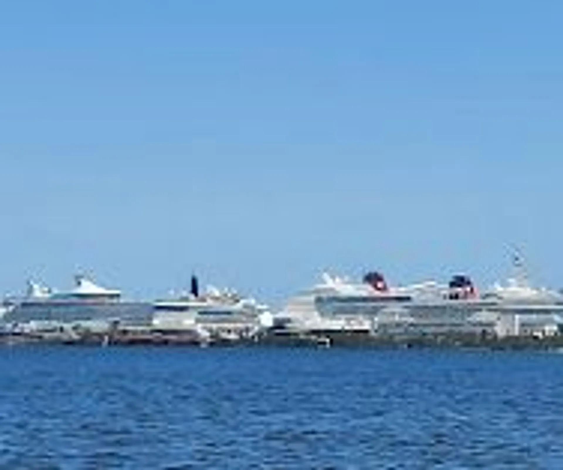 2021 crownline deck boat to enjoy Cocoa Beach!