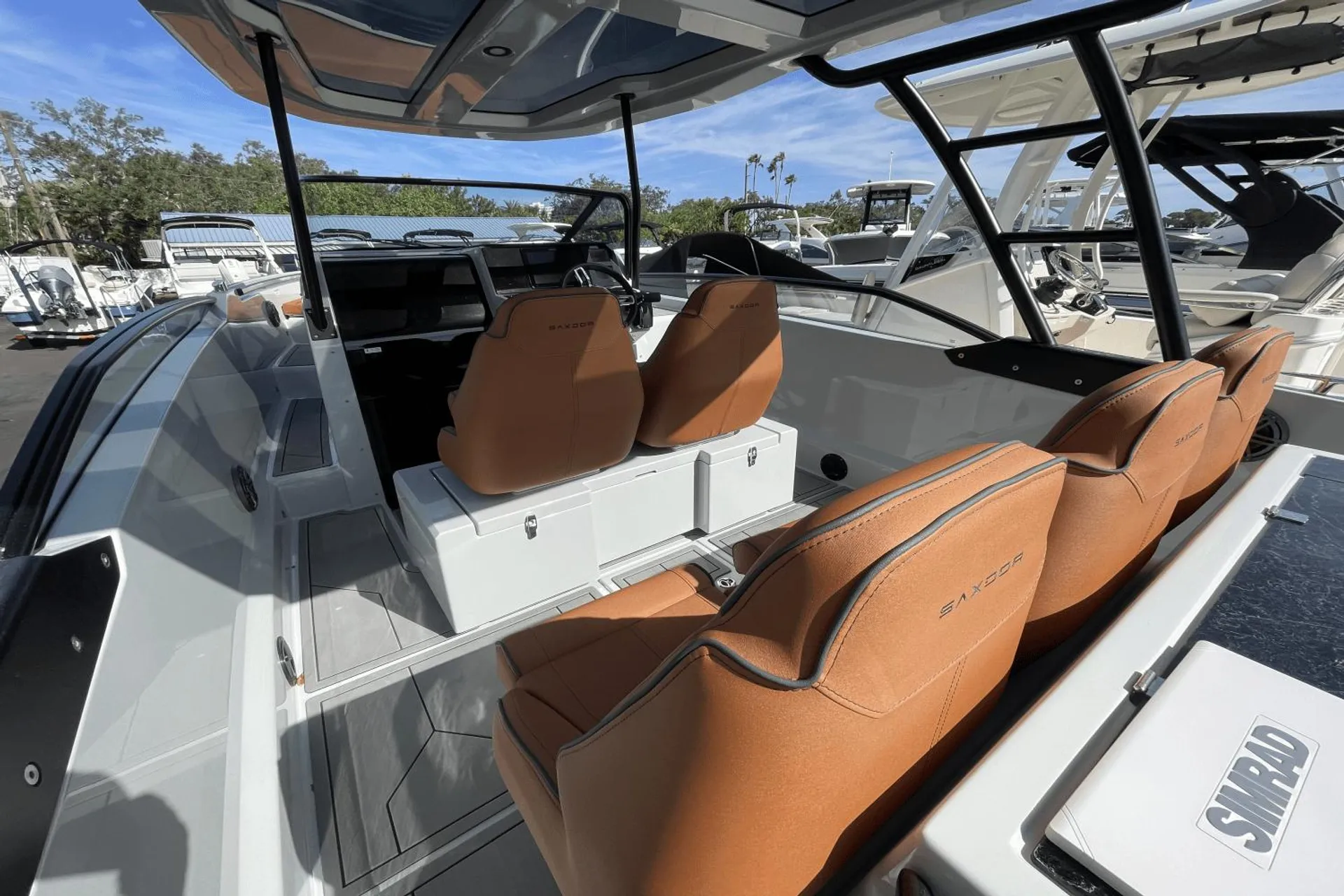 27’ Luxury Yacht – Miami Cruise, Sandbar & Sunset Charter