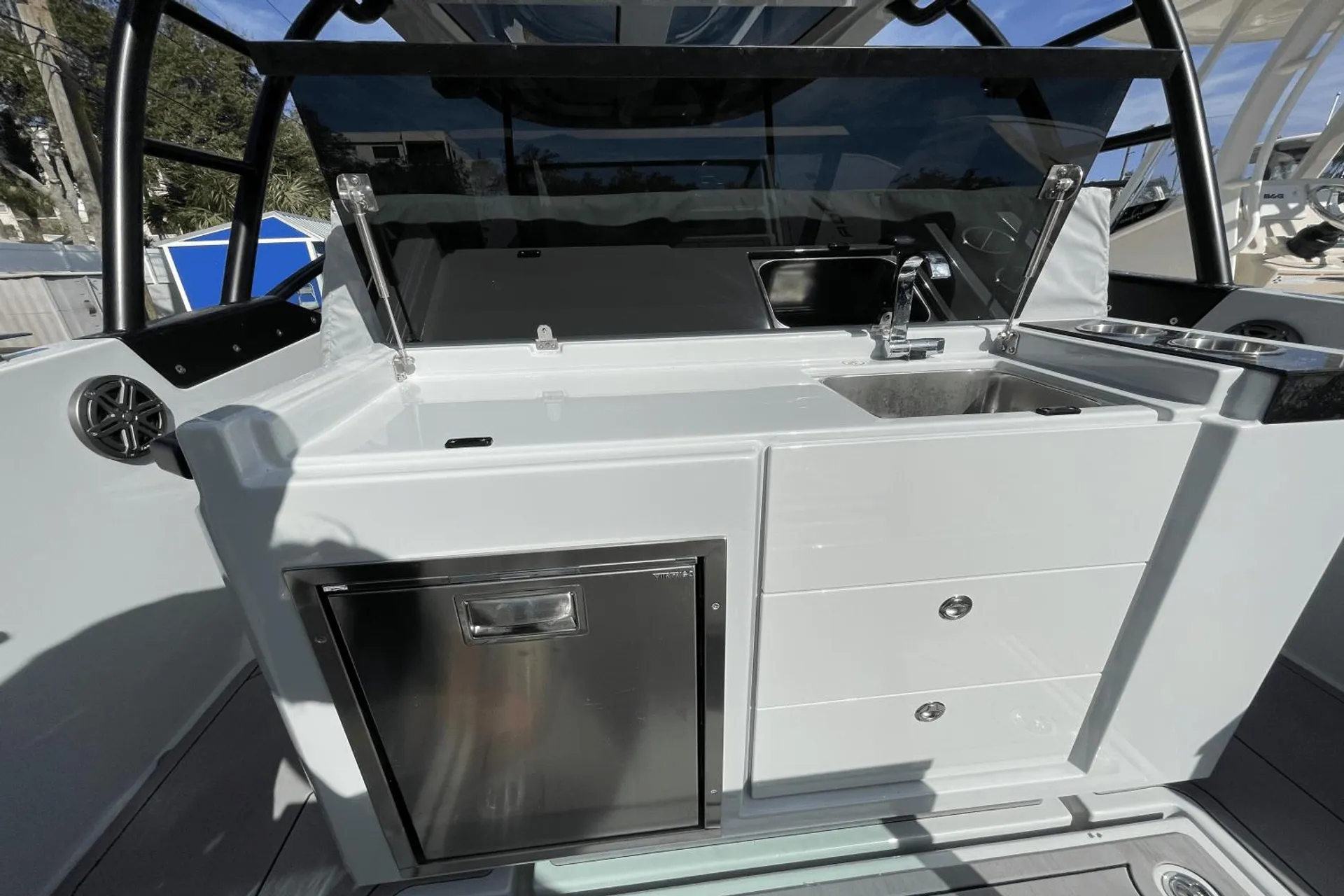 27’ Luxury Yacht – Miami Cruise, Sandbar & Sunset Charter