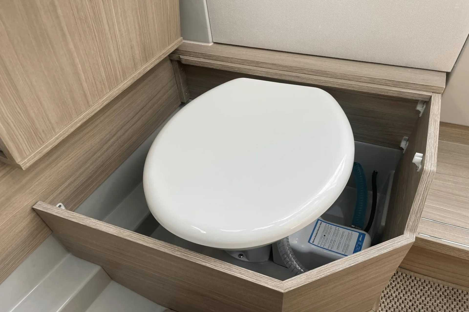 27’ Luxury Yacht – Miami Cruise, Sandbar & Sunset Charter